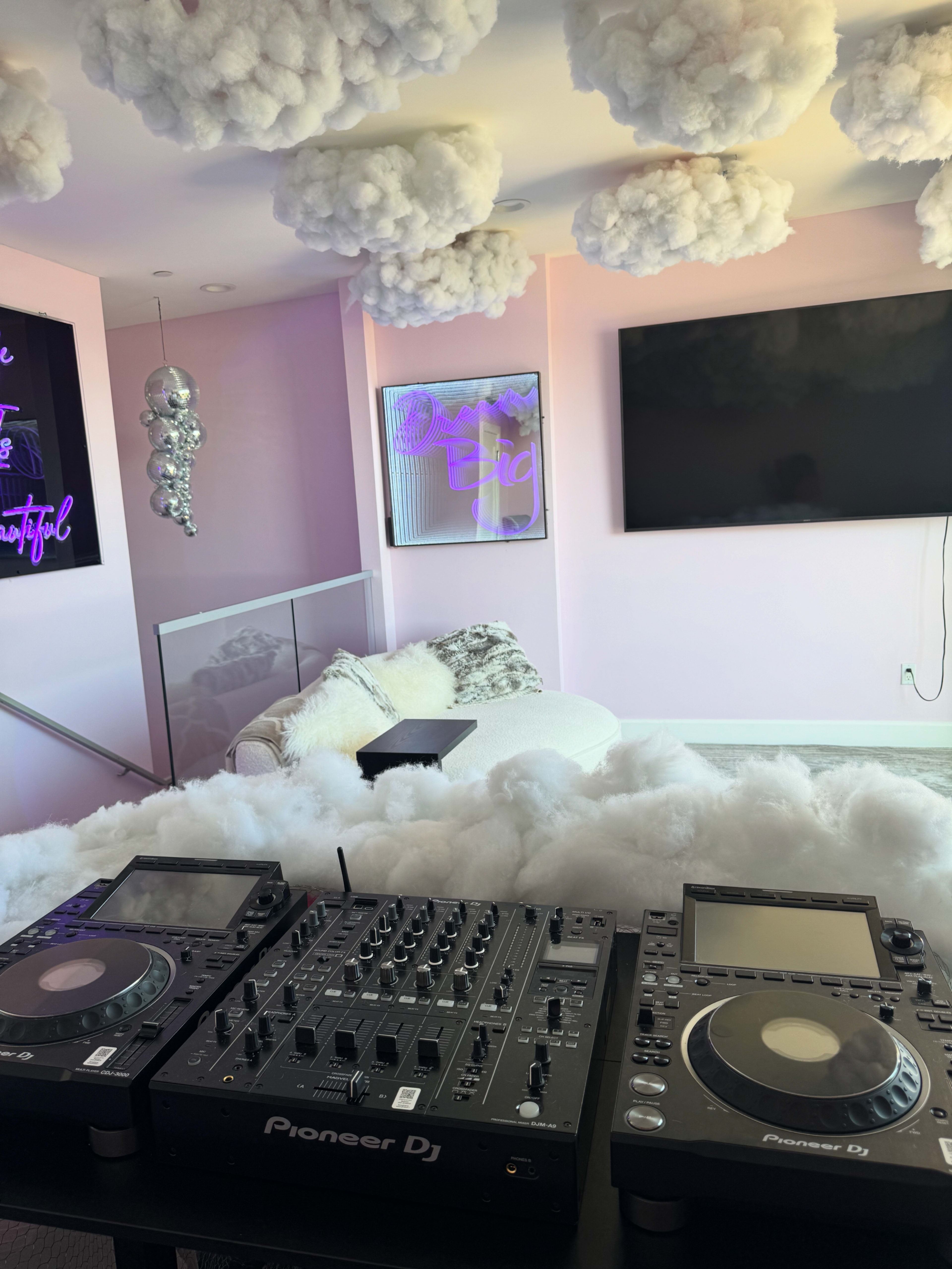 Luxury Loft & Rooftop Spaces in West Hollywood for Small Productions Image in Central LA, west hollywood, CA