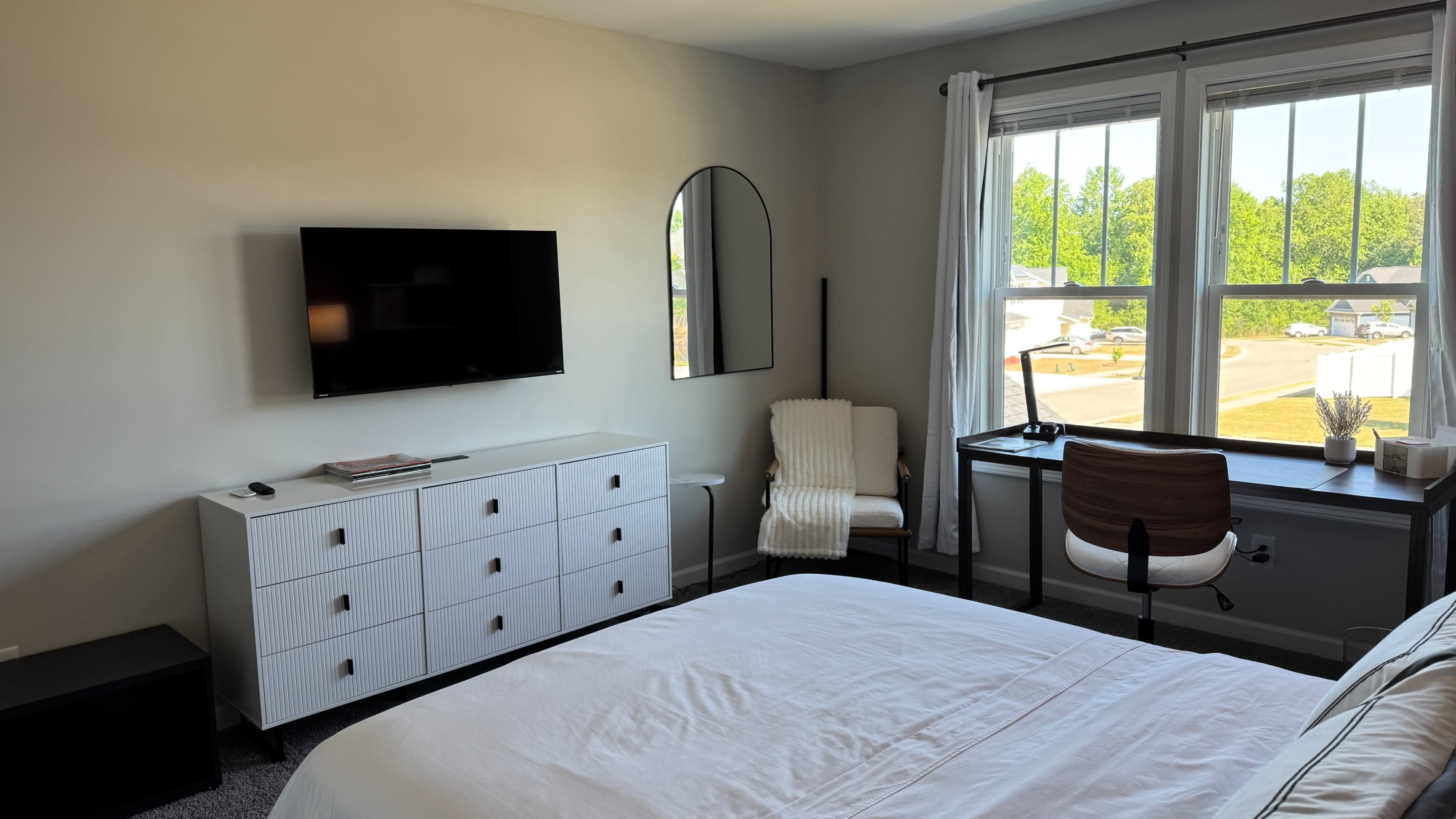 Sunny/Stylish Bedroom - Video/Photo/Podcasting Image in Groves Of Deerfield, Wendell, NC