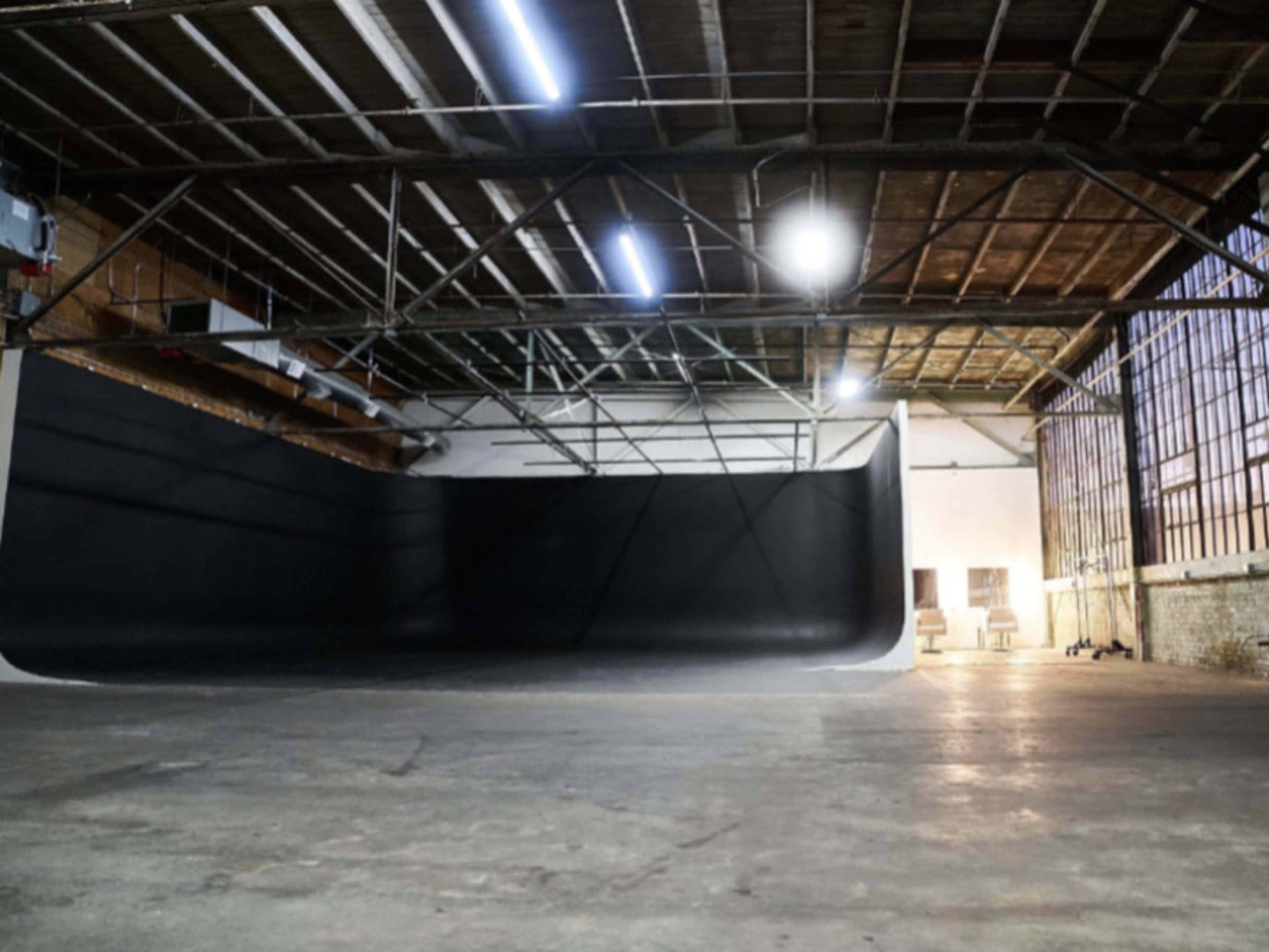 3 Wall Cyc: Center Stage