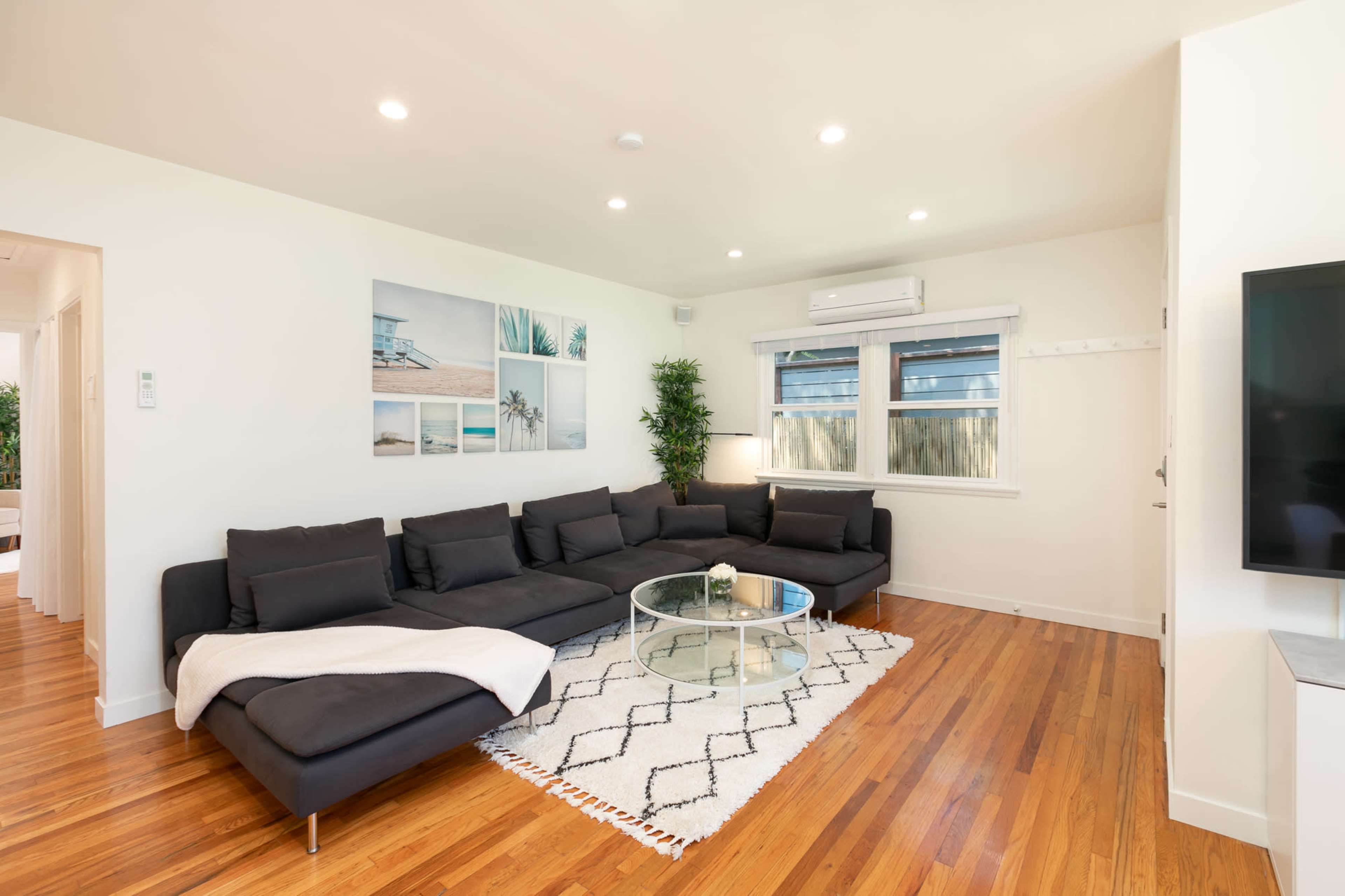 Stunning Venice Home with Private Yard & Deck Image in Venice, Venice, CA