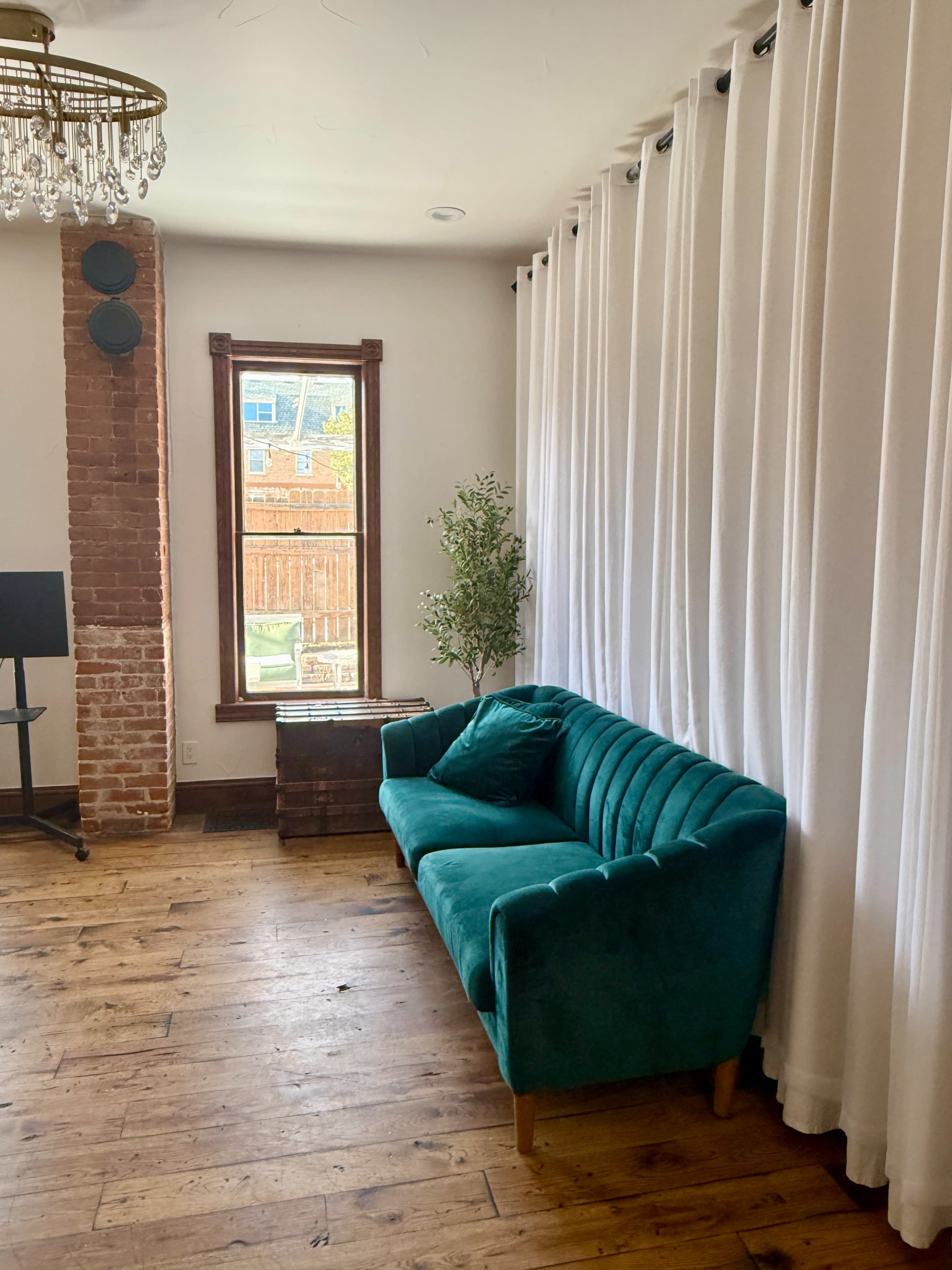 Downtown Vintage Chic Photo Studio Image in West Colorado Springs, Colorado Springs, CO