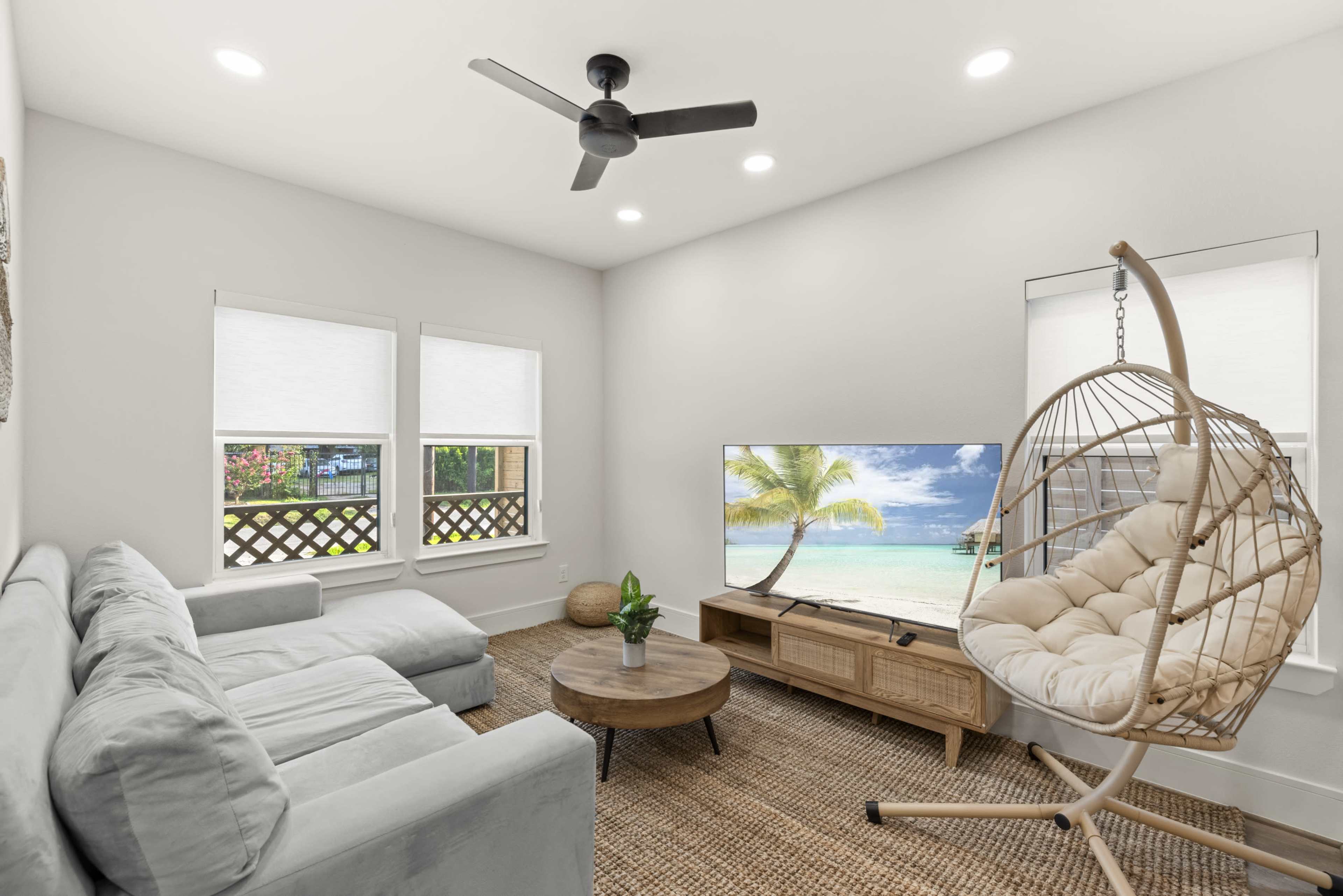 Desert Rose DREAM HOUSE ✨ Desert vibes New Construction, Quiet & Photo-Ready - Shared Patio Image in Greater East End, Houston, TX