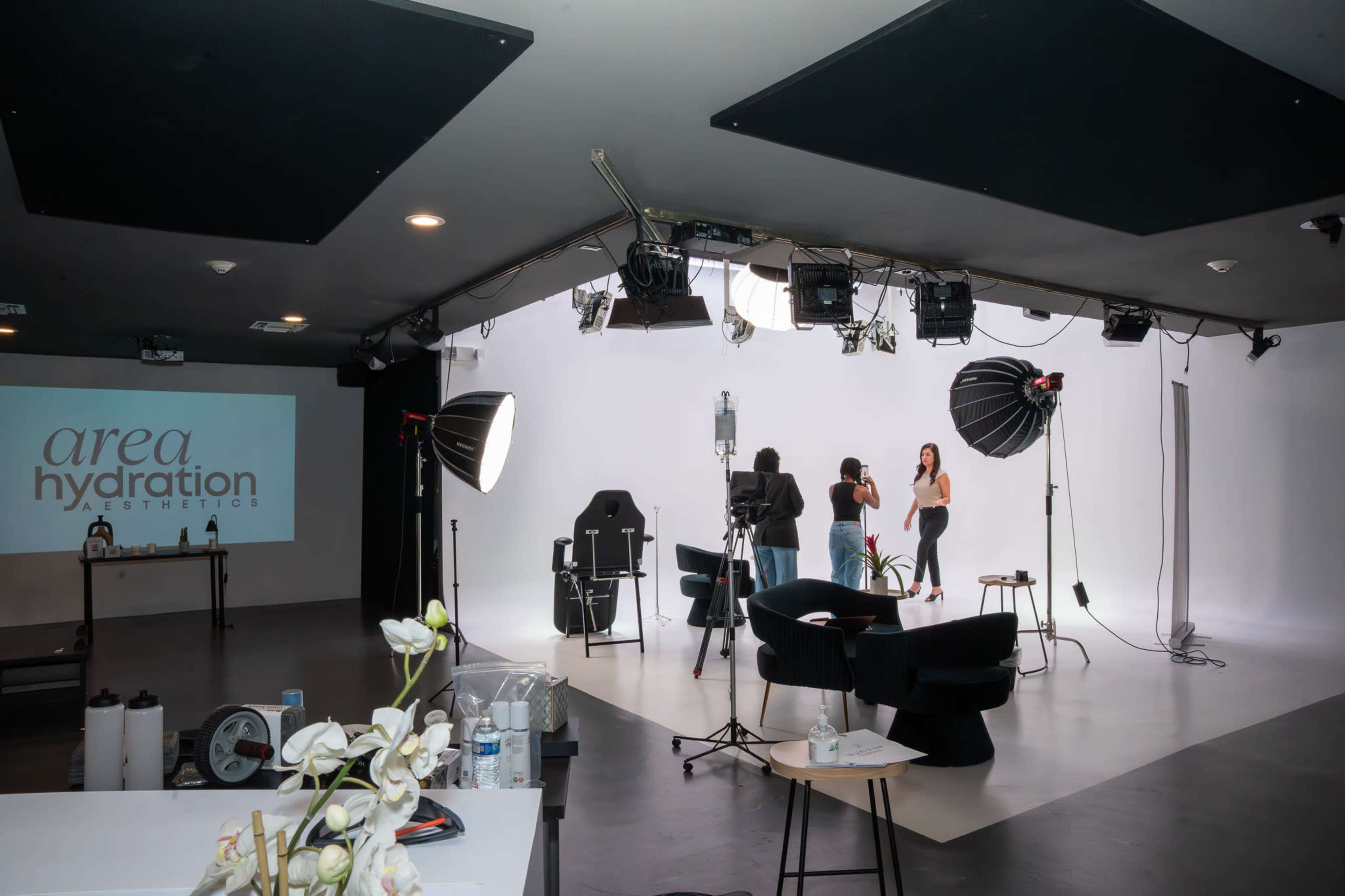 Luxury Photo Studio w/ Cyc Wall, RGB Lighting, Podcast Room & Multiple Sets | Palm Desert / Palm Springs Image in Palm Desert, Palm Desert, CA