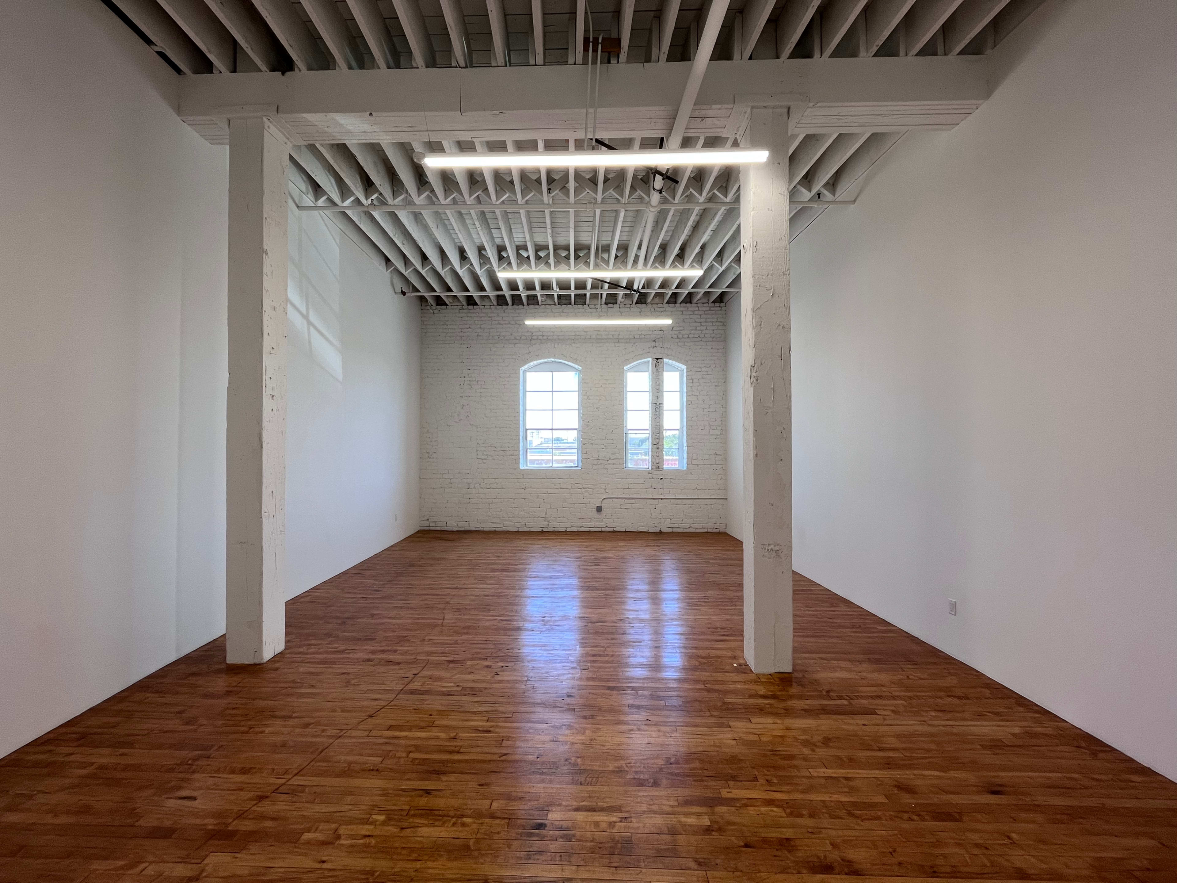 Giant New York Style Artist Loft With Beautiful Light and Air Conditioning Image in Central LA, Los Angeles, CA