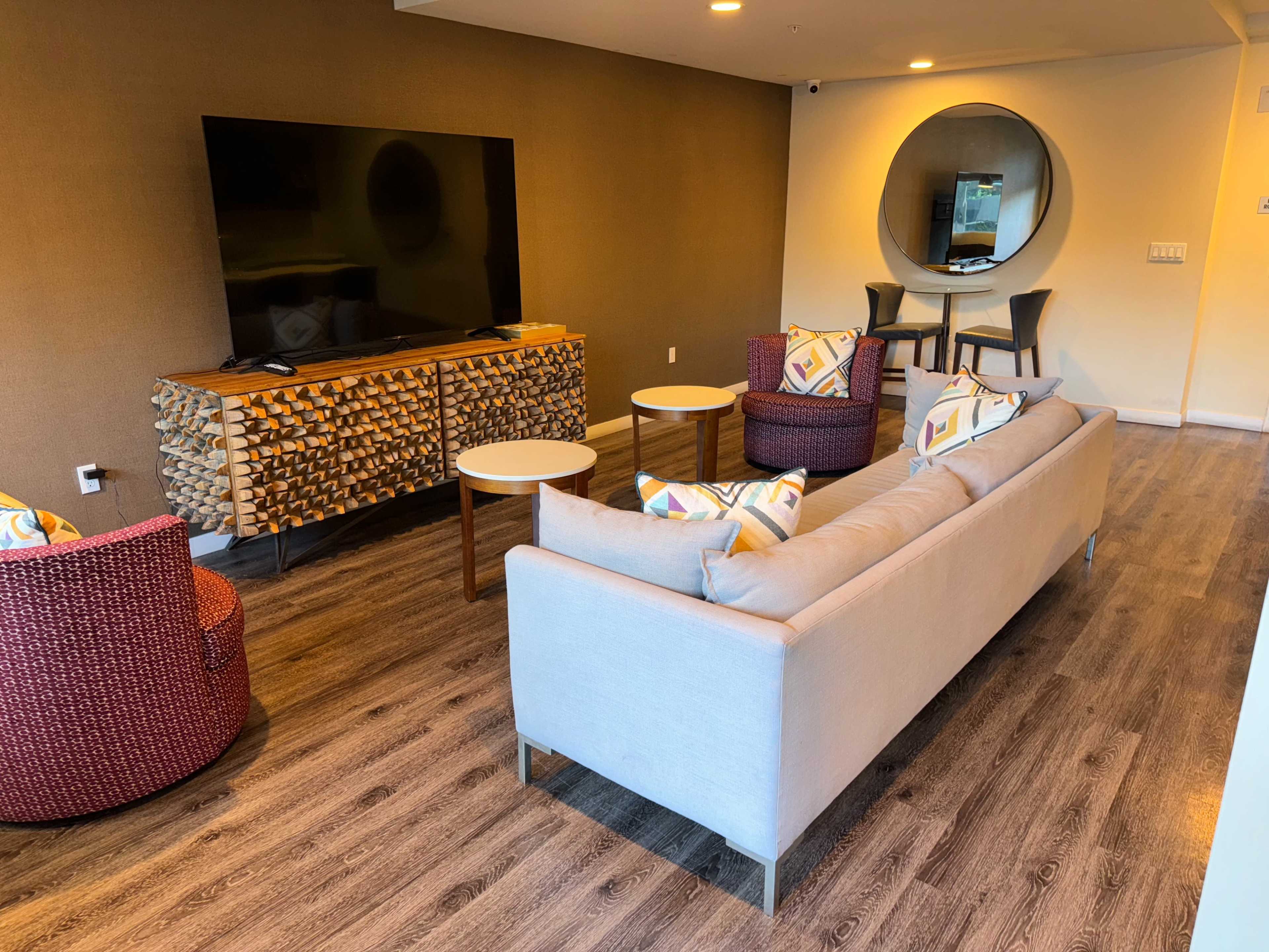 Stylish Lounge in the Heart of Koreatown Image in Koreatown, Los Angeles, CA