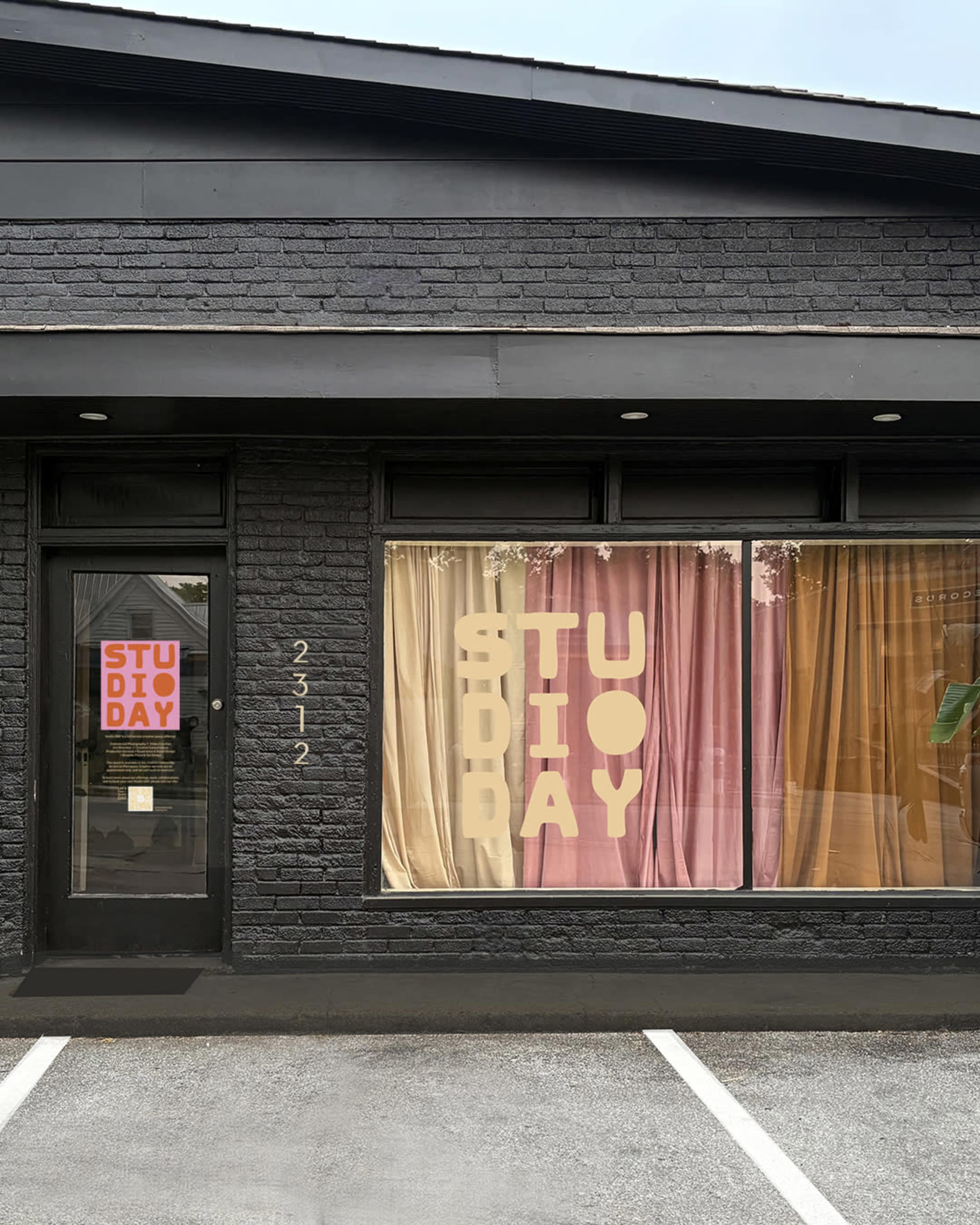 Photo Studio in Vintage Auto Mechanic Shop on East Main Street in Downtown Chattanooga. Small Space. Big Vibes. Book your Studio DAY! Image in Chattanooga, Chattanooga, TN