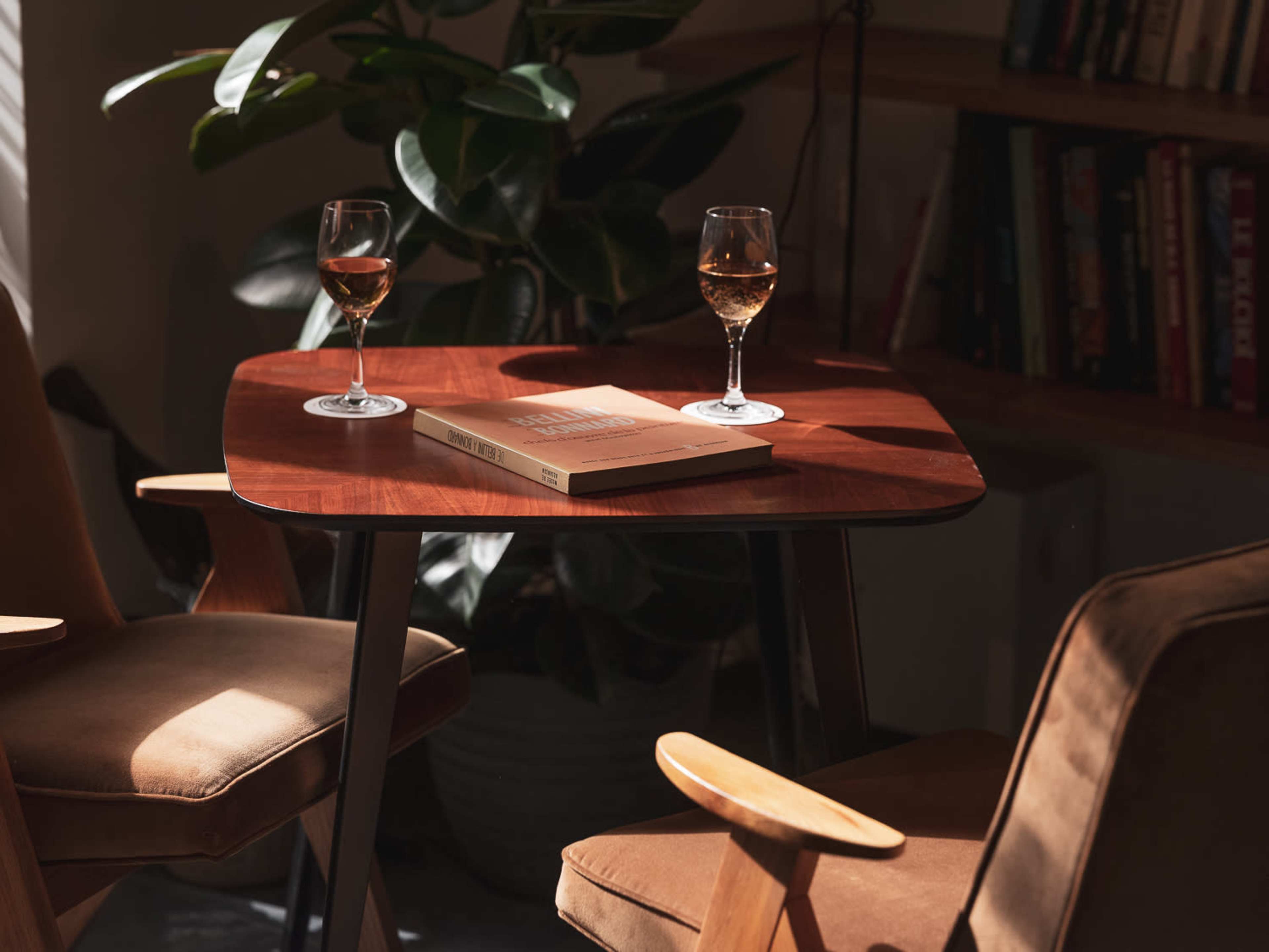 Table d'hôtes baignée de lumière Image in Val-de-Grâce, Paris, 