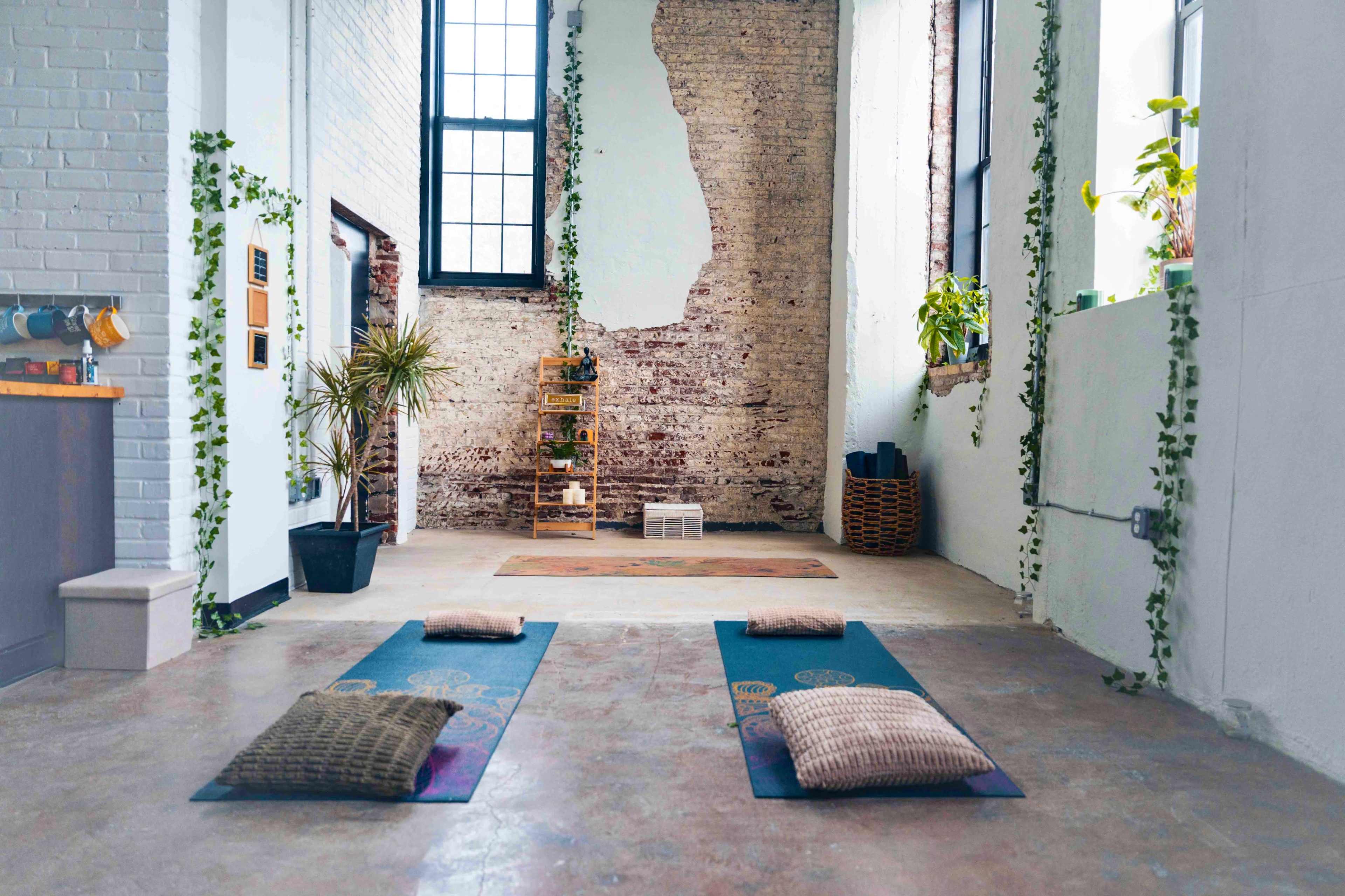 Downtown Rustic Yoga Space with Natural Light Image in Center City, Philadelphia, PA