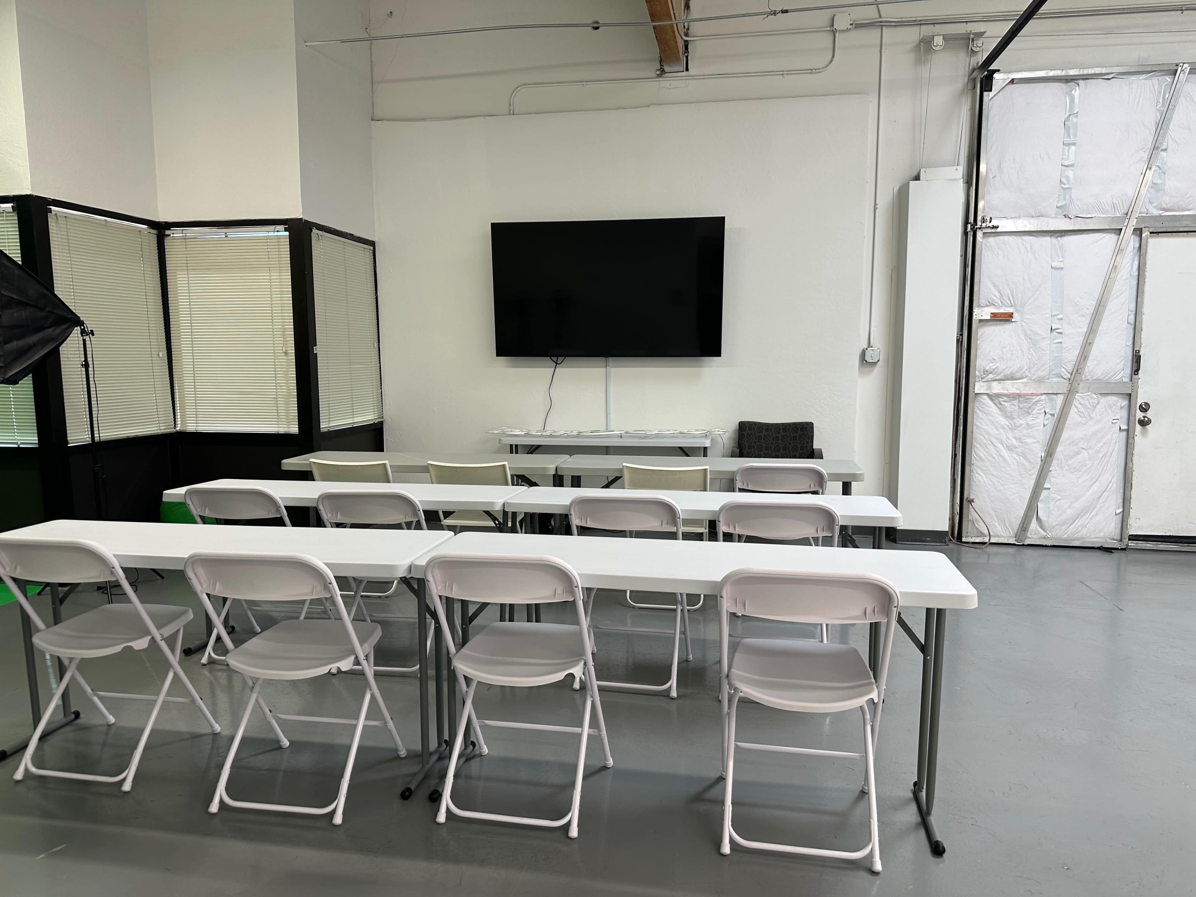 Central Phoenix Production Studio with Cyc Wall Image in North Mountain Village, Phoenix, AZ
