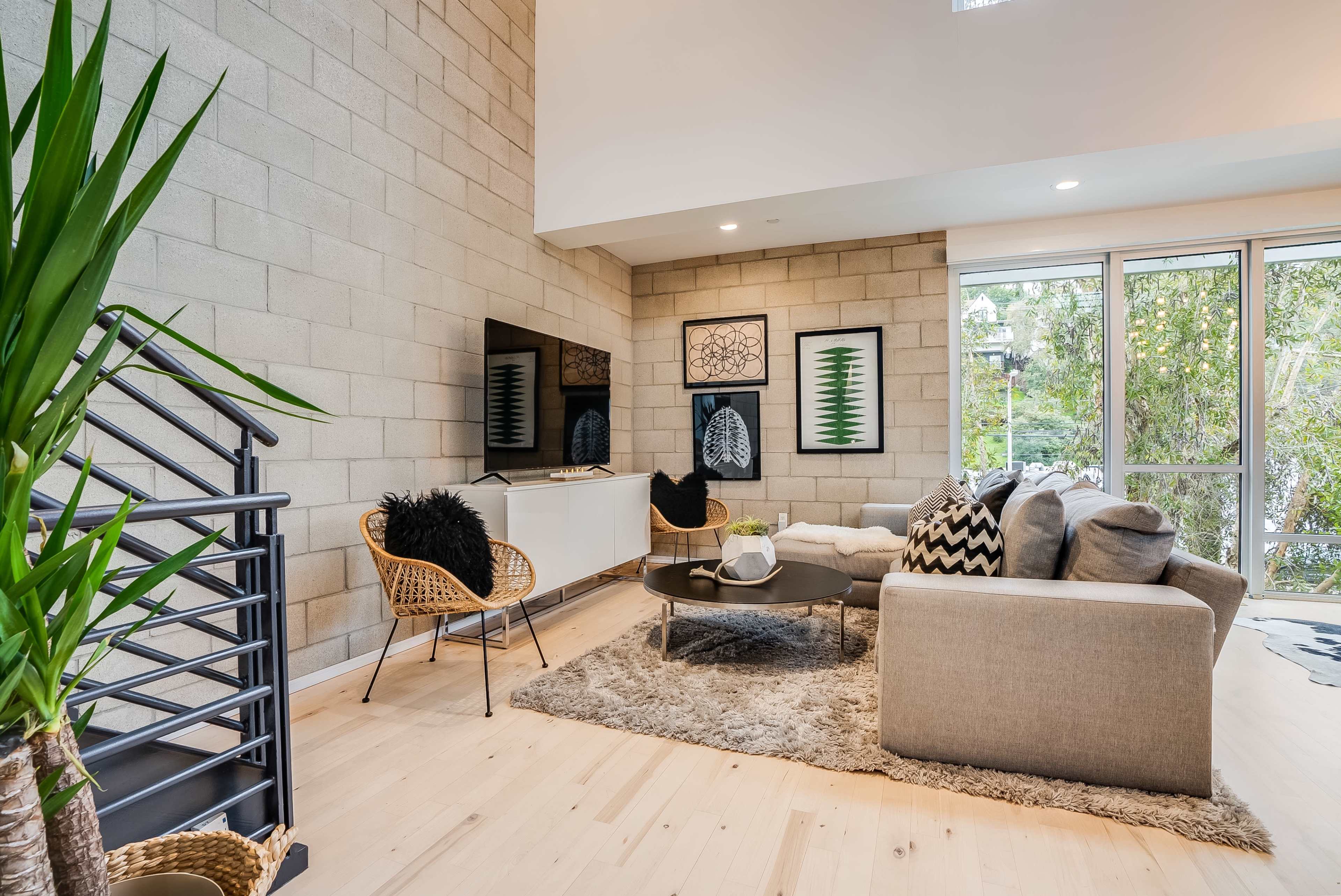Luxurious 3-Bedroom Loft at the Entrance to Universal Studios Image in Studio City, Los Angeles, CA