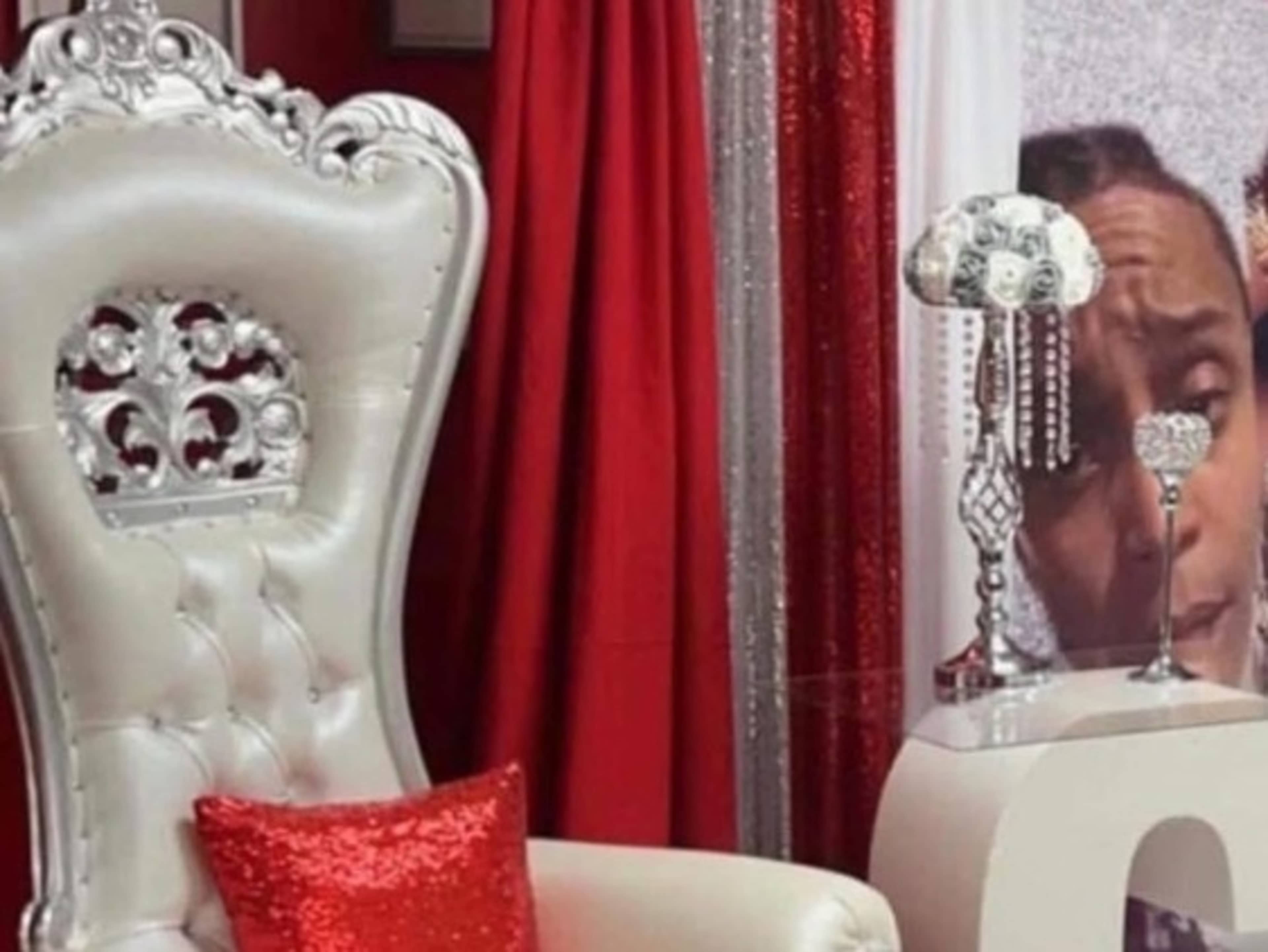 Throne chair white & silver 