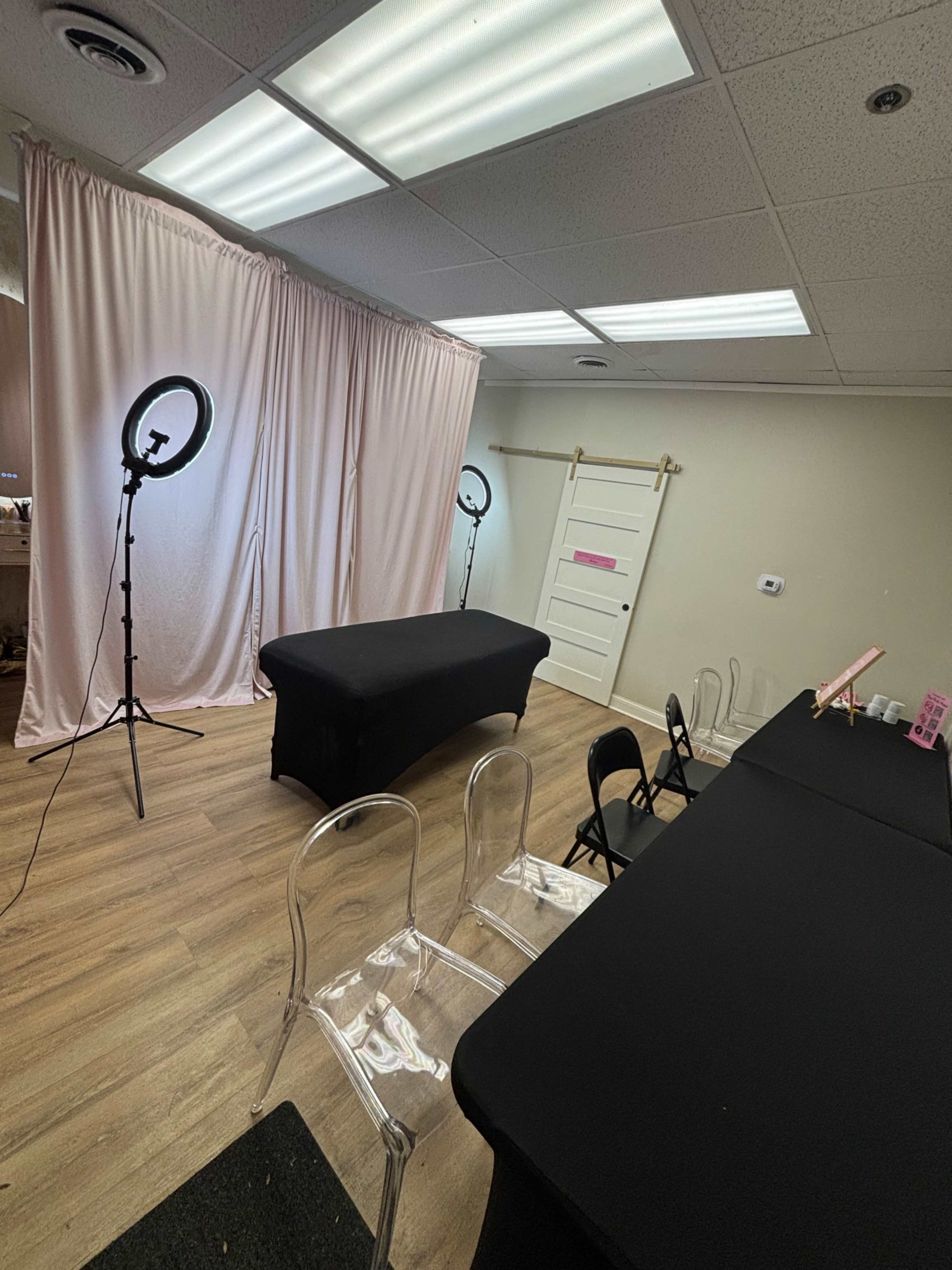 Warming & Intimate Golden Studio In Central Location Image in Bremen Township, Oak Forest, IL