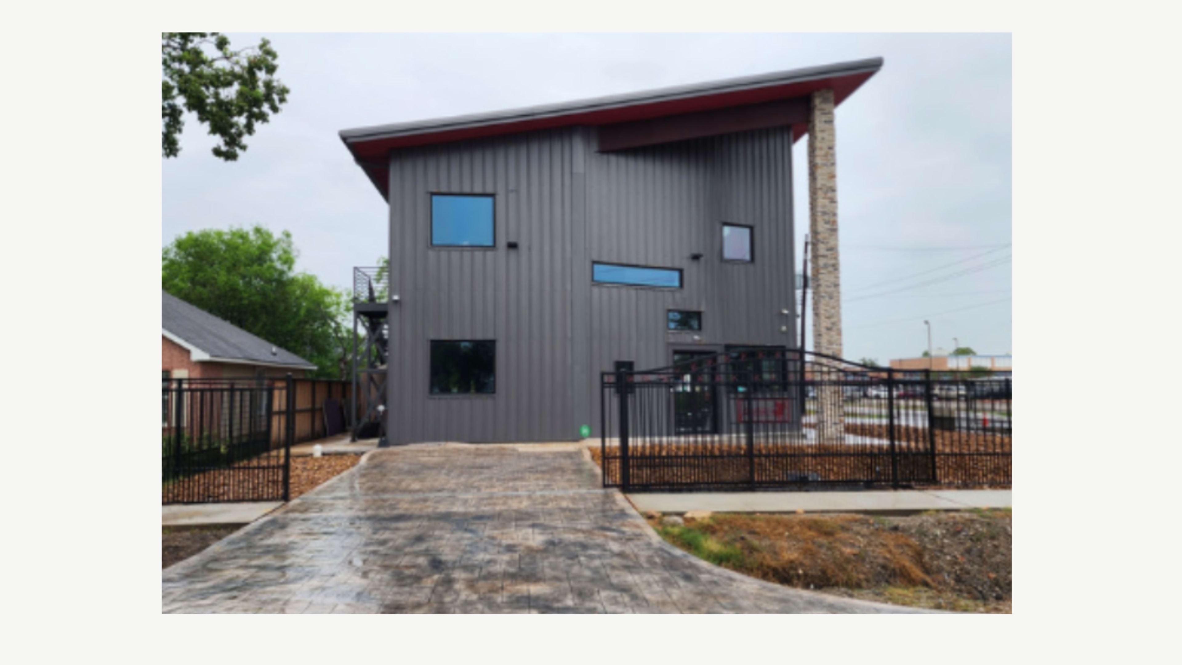 Unique, Chic, Urban Multi-Purpose Venue with a Beautiful Outdoor Patio Image in Sunnyside, Houston, TX