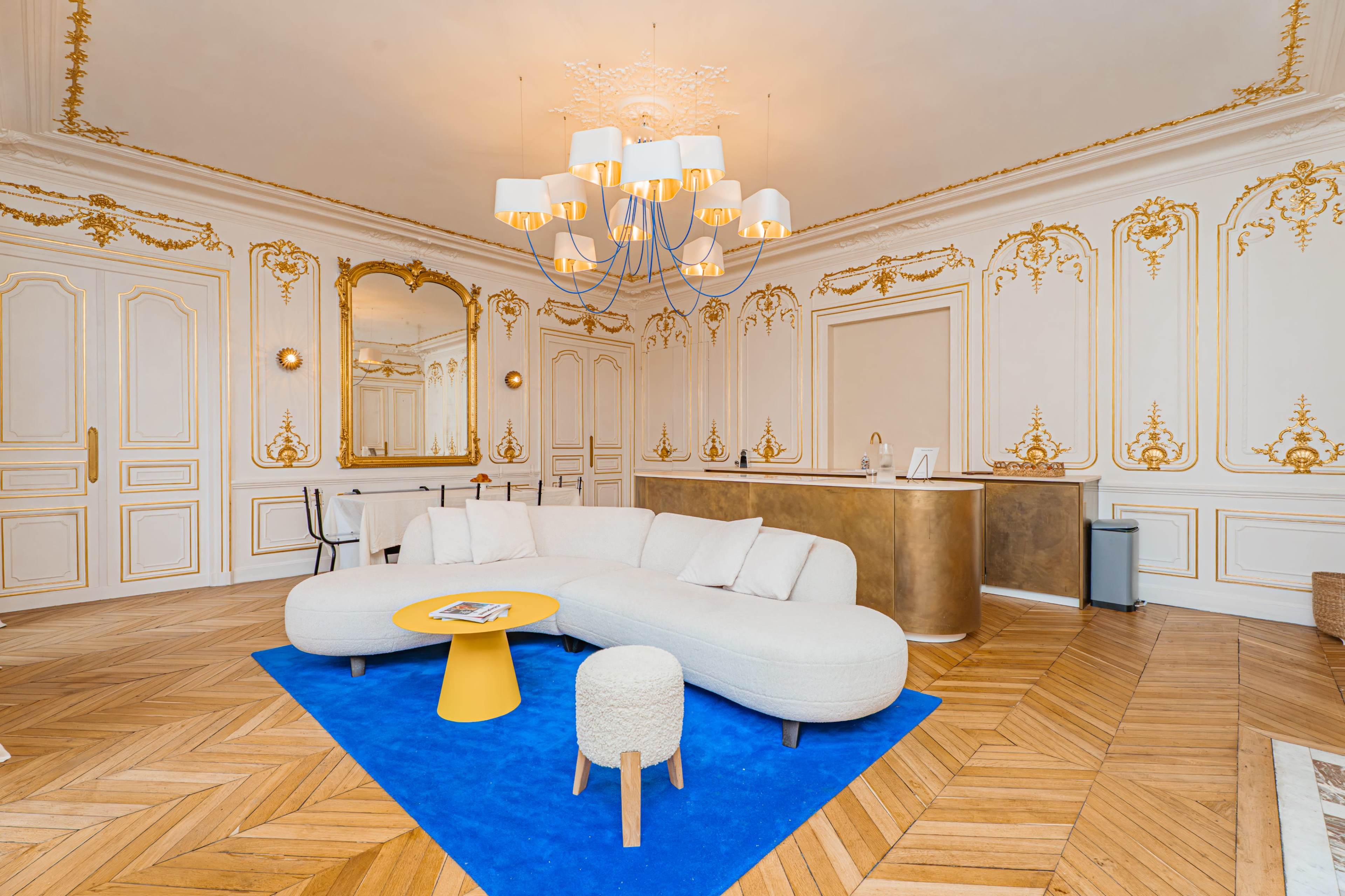 Le Salon Louis XIV Image in Saint-Georges, Paris