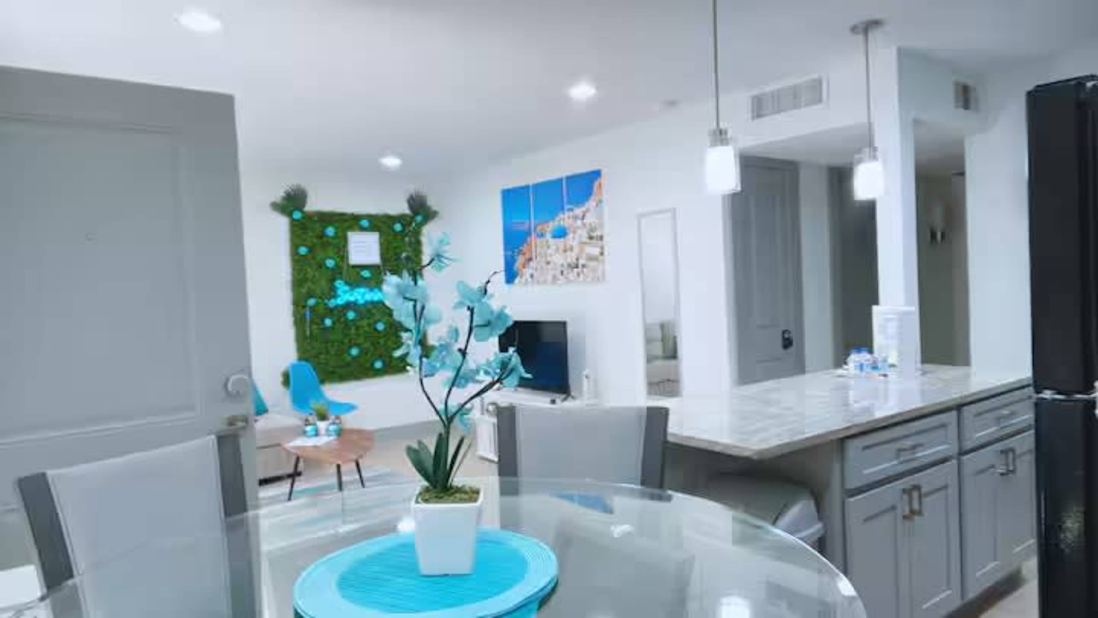 Lifestyle Trendy Santorini Content Suite - Montrose/Midtown Image in Montrose, Houston, TX