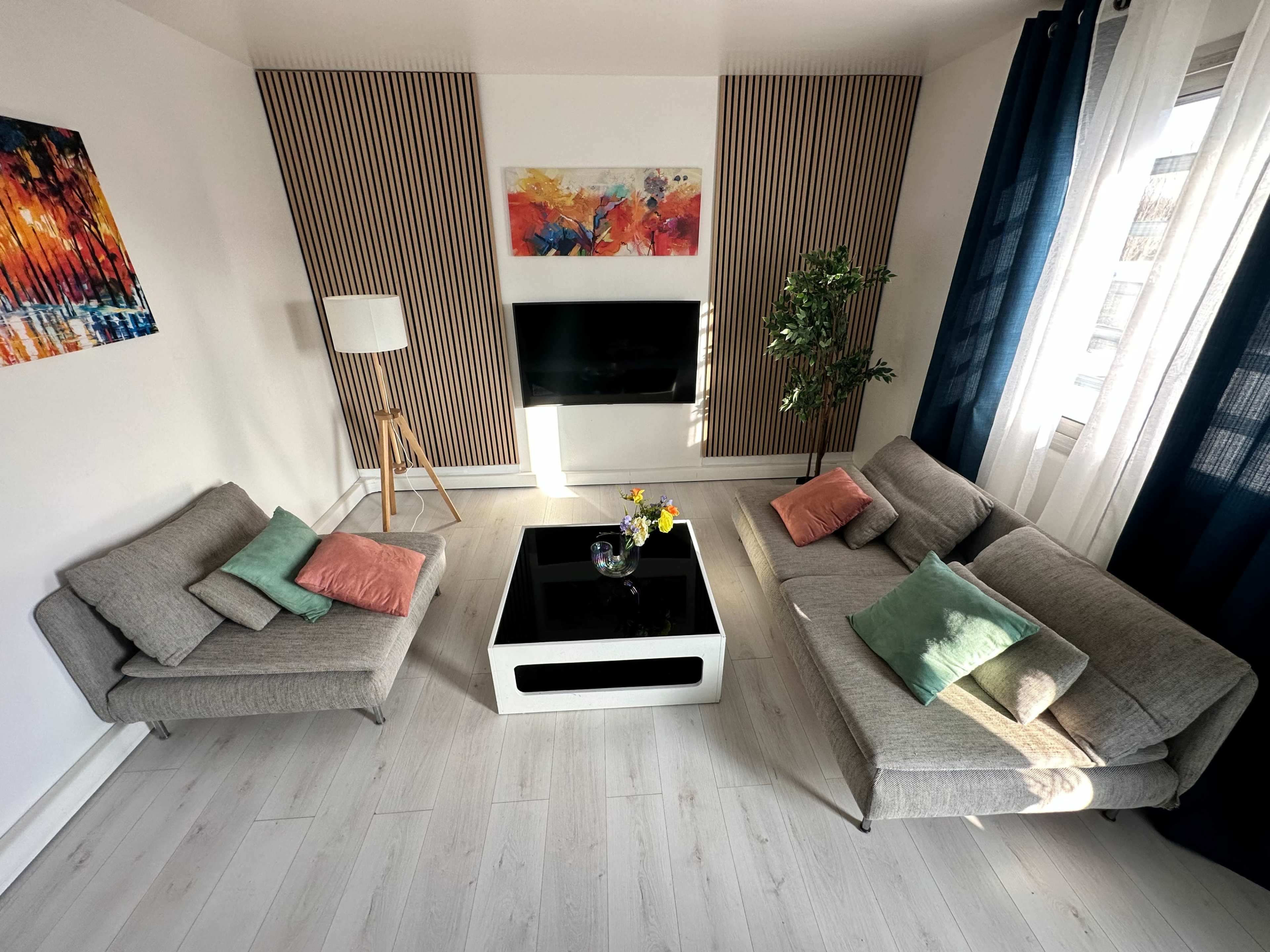Appartement haussmannien avec salle à vivre Image in , Chilly Mazzarin, 