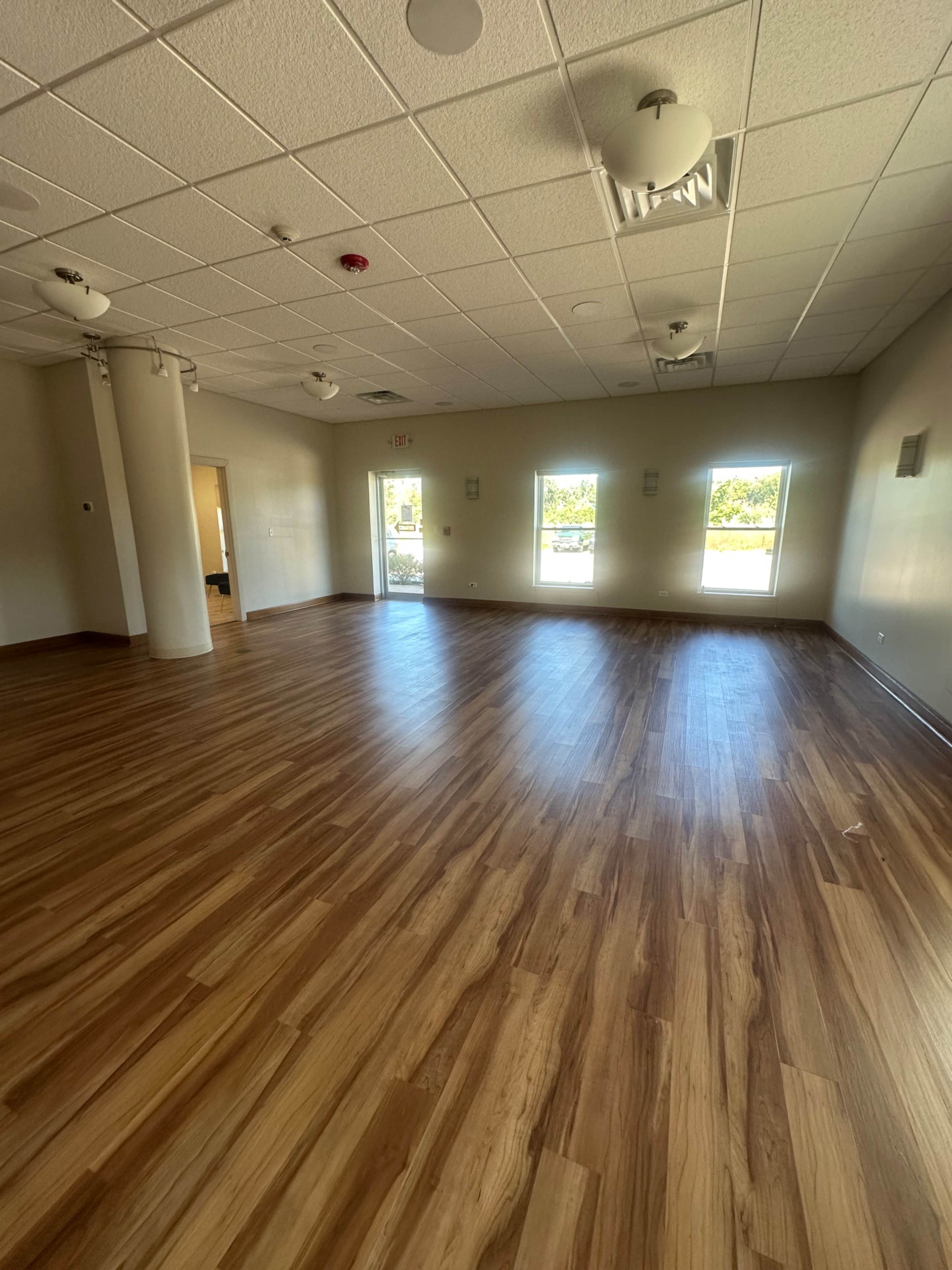Fully Equipped Salon/Spa Space for Rent Image in Moraine Township, Highland Park, IL