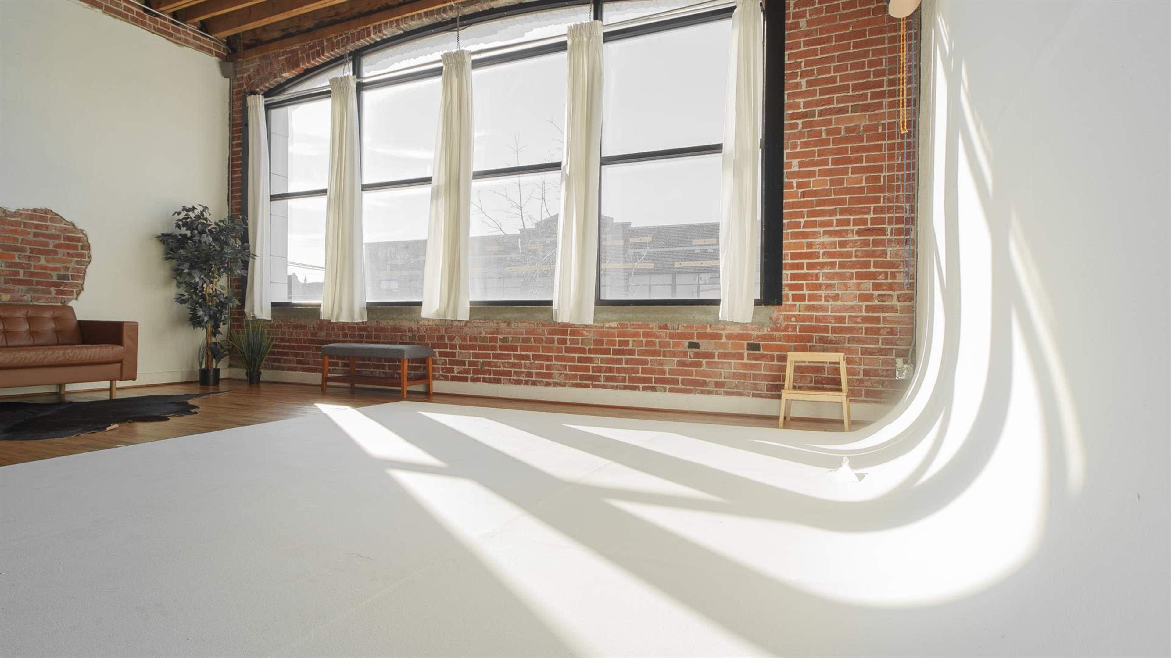 Private Rentable Boudoir Studio  in Kansas City (2 Hour Minimum) Image in Downtown Kansas City, Kansas City, MO