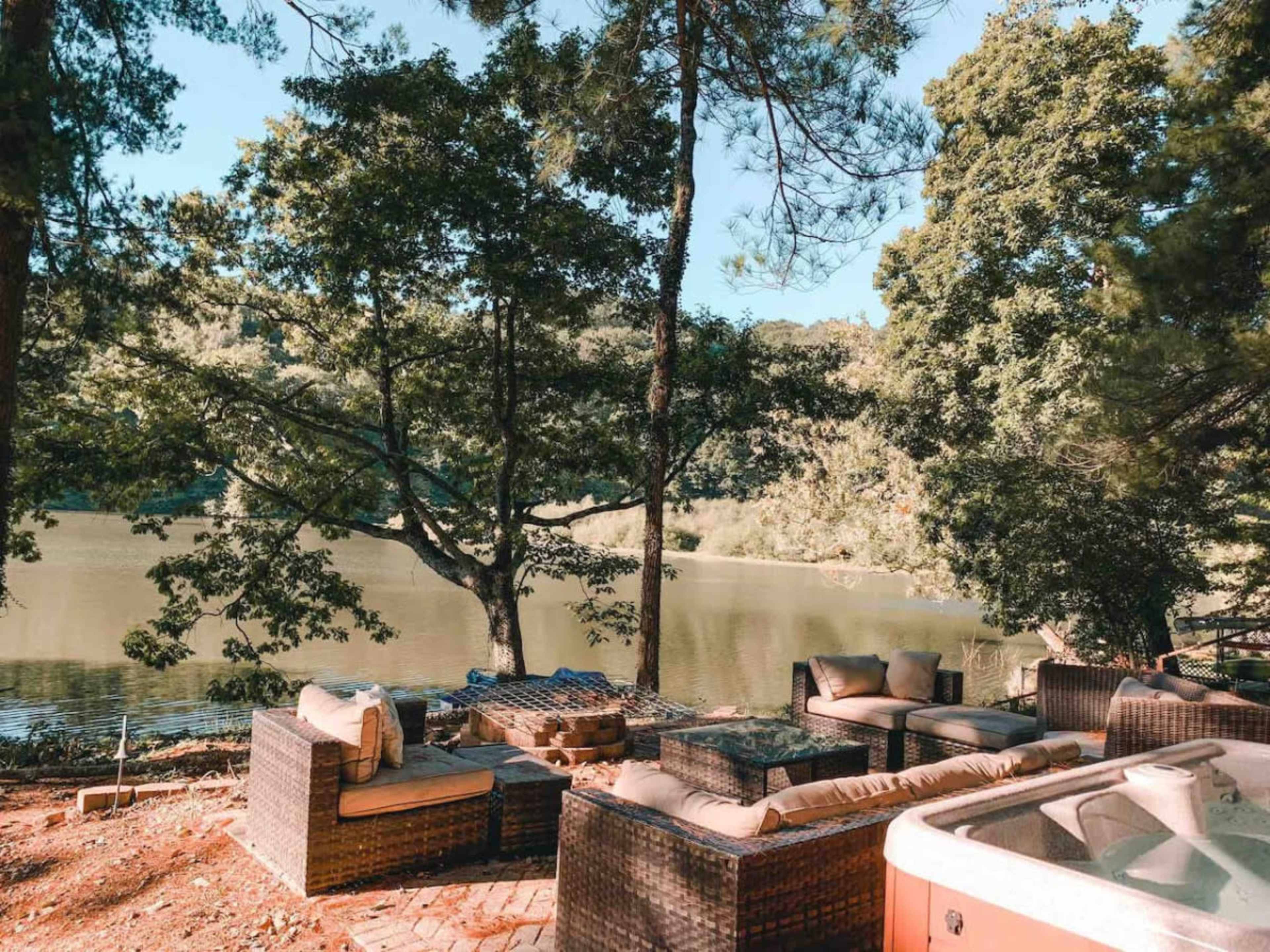 Cozy Cabin on Lake front with Hot tub & firepit Image in Jefferson Township, Martinsville, IN