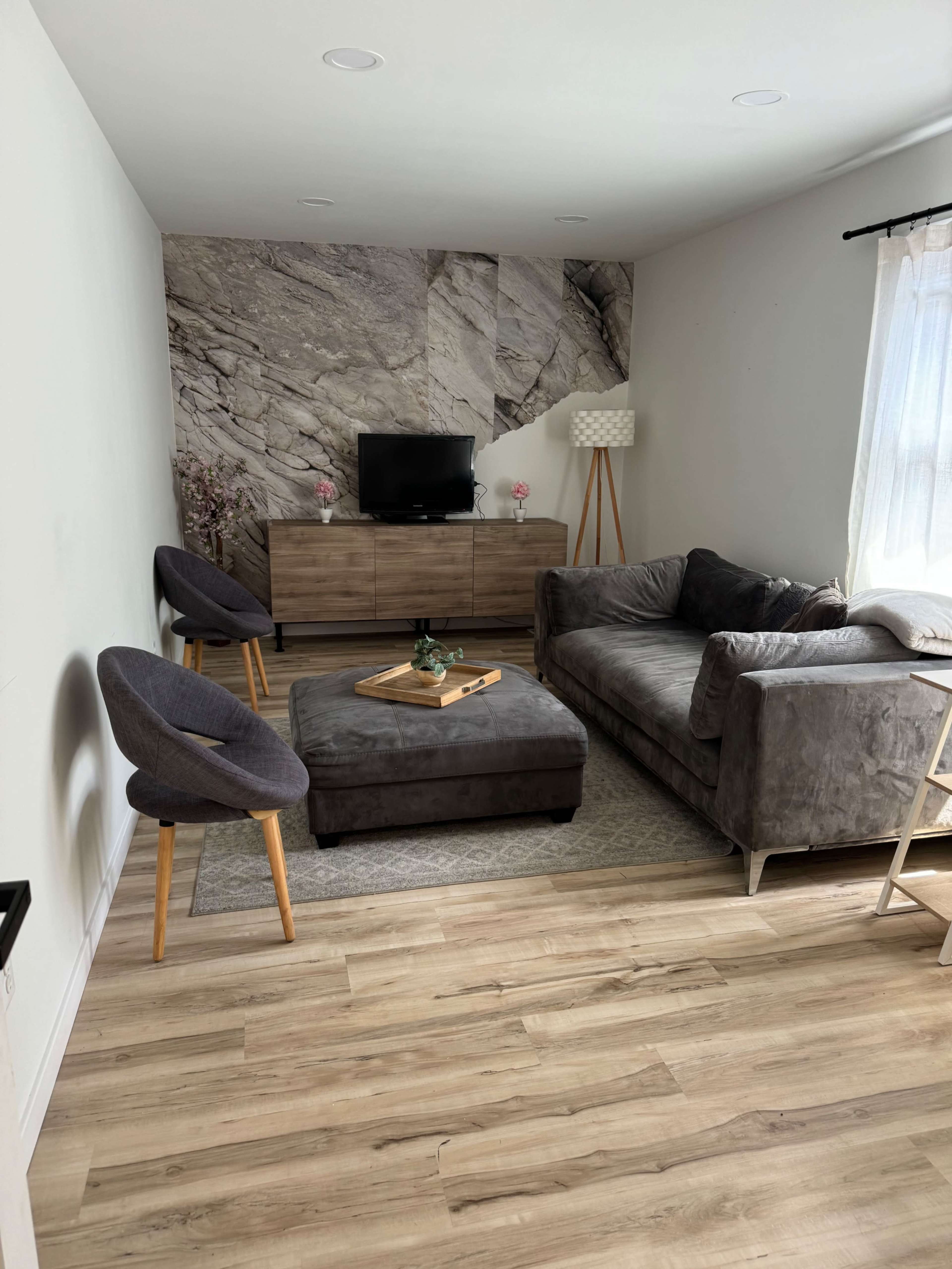 Minimalist Spa & Lounge Studio Image in Arbutus, Baltimore, MD