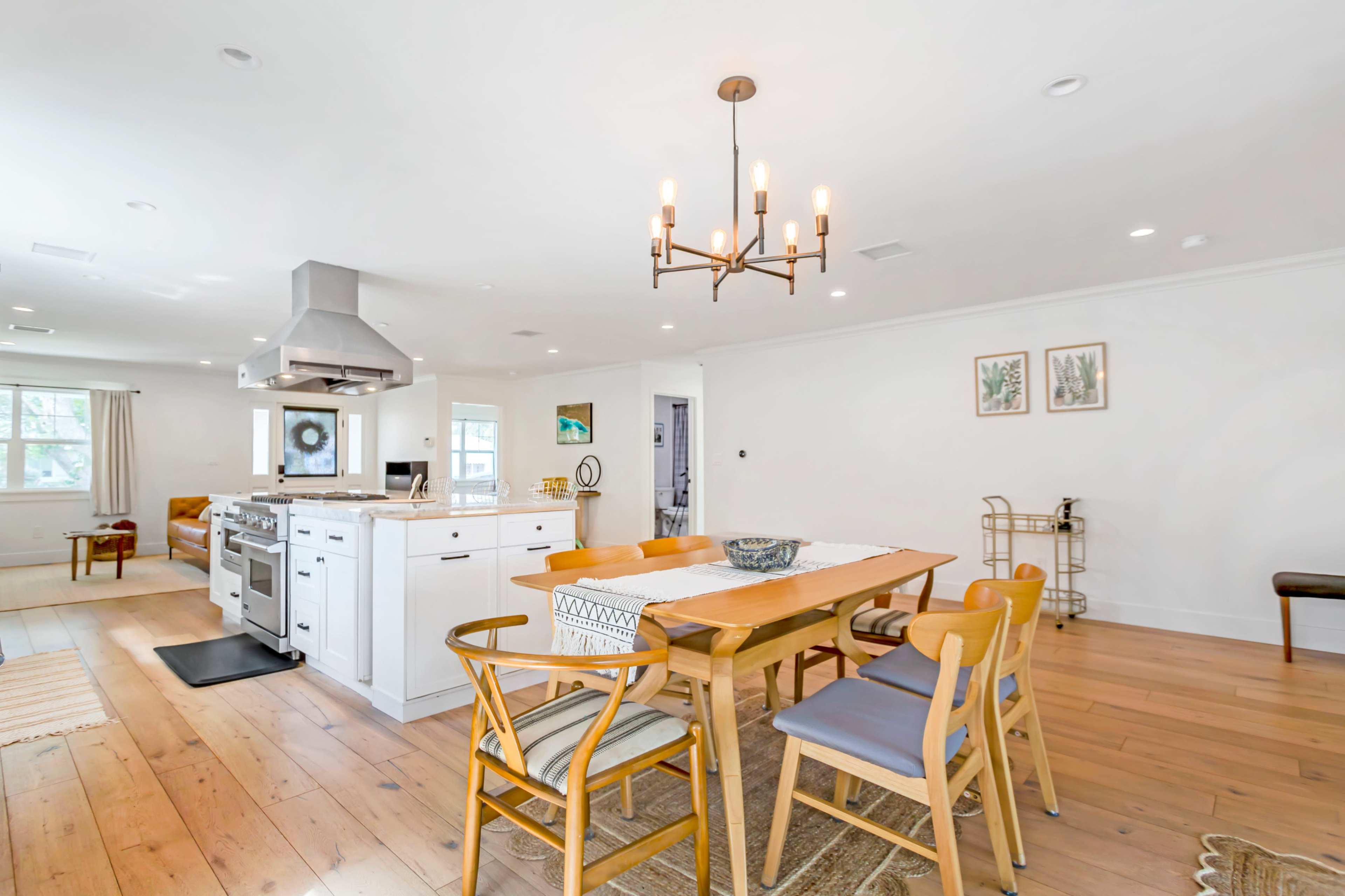 Light, Bright, Airy Single Family Open Plan Home Image in Westdale, Los Angeles, CA