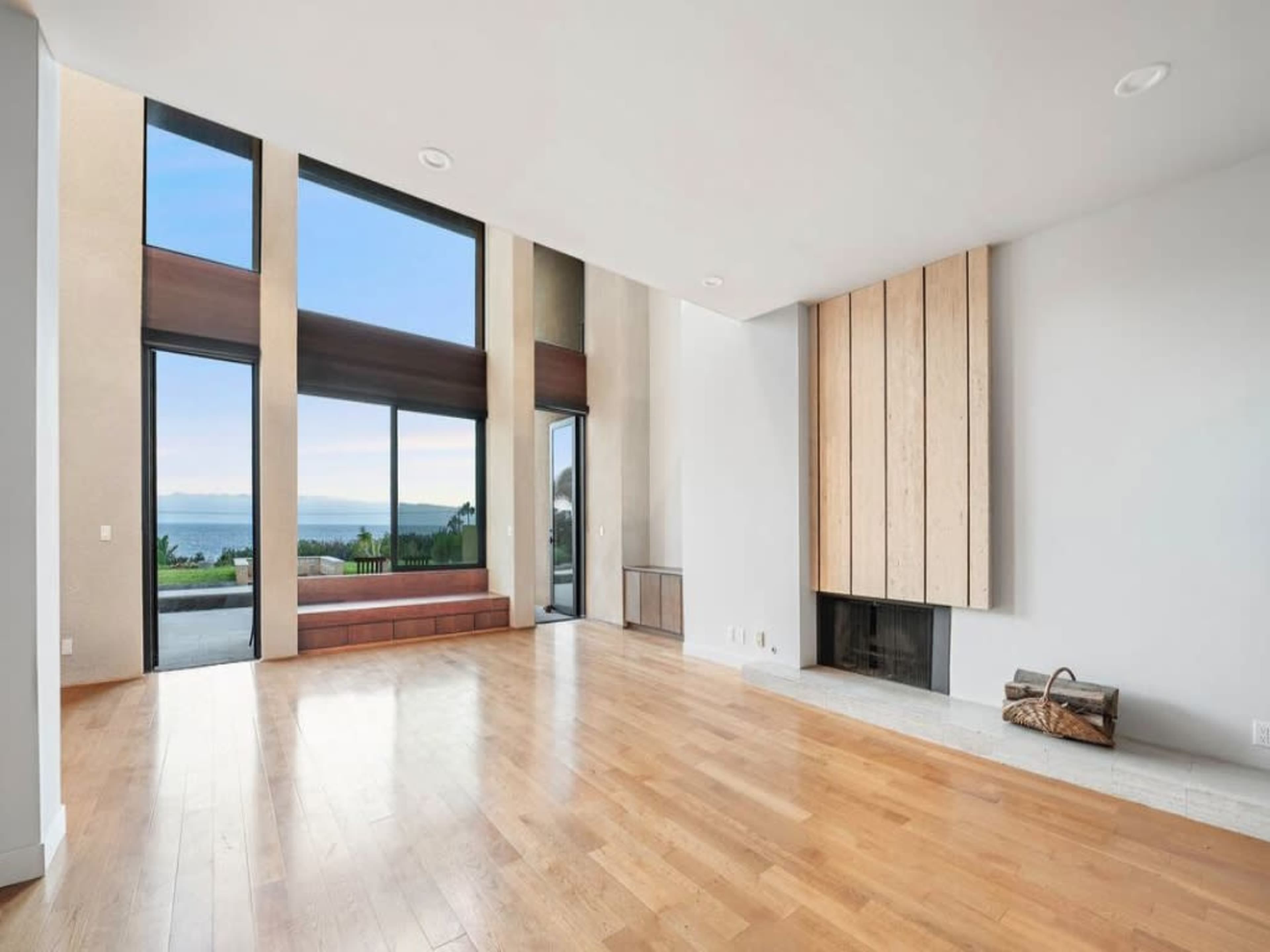 CLIFFTOP MODERN WITH OCEAN & MOUNTAIN VIEWS Image in Western Malibu, Malibu, CA