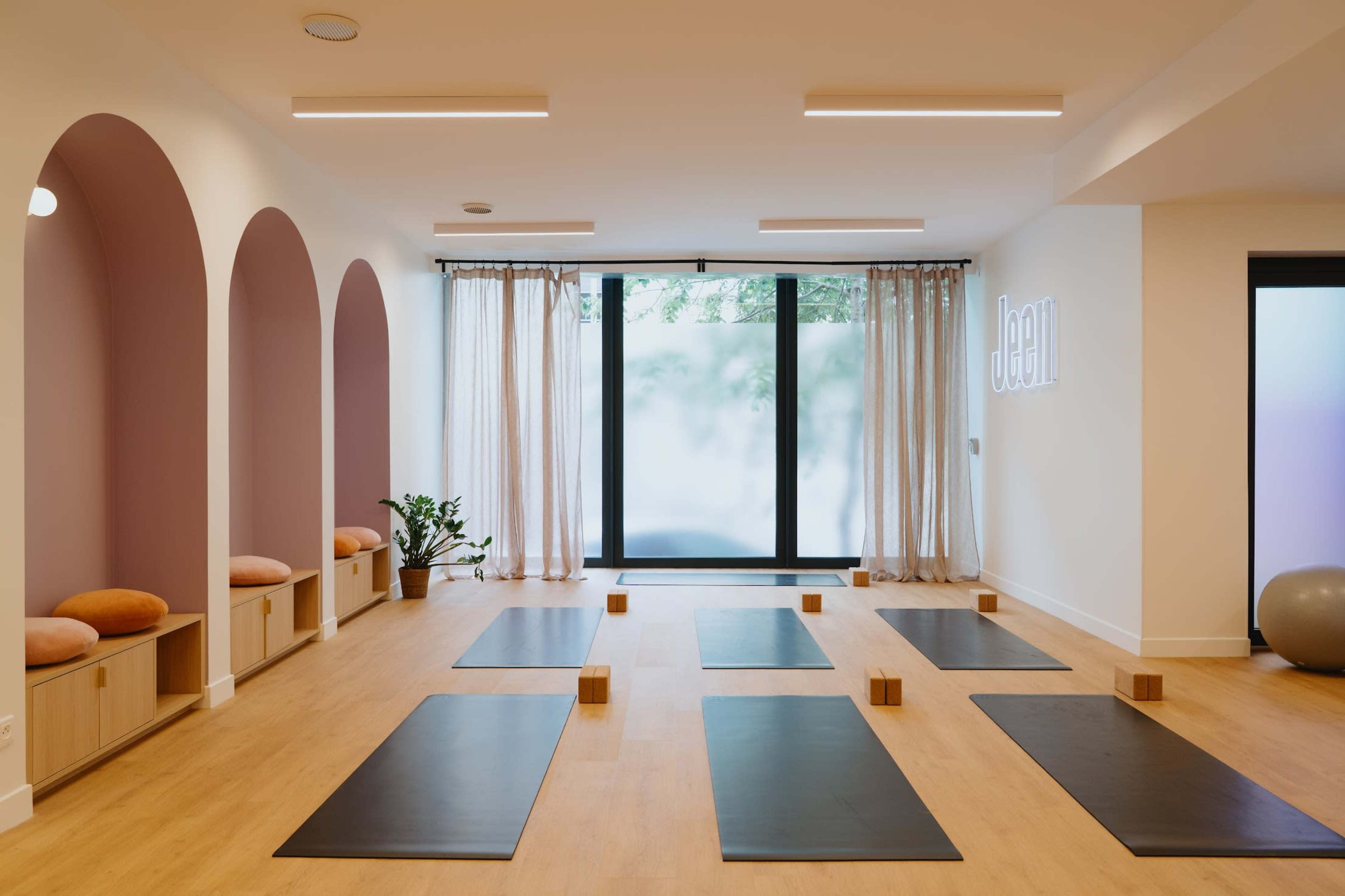 Studio lumineux pour yoga, Pilates et ateliers à Montreuil Image in , Montreuil