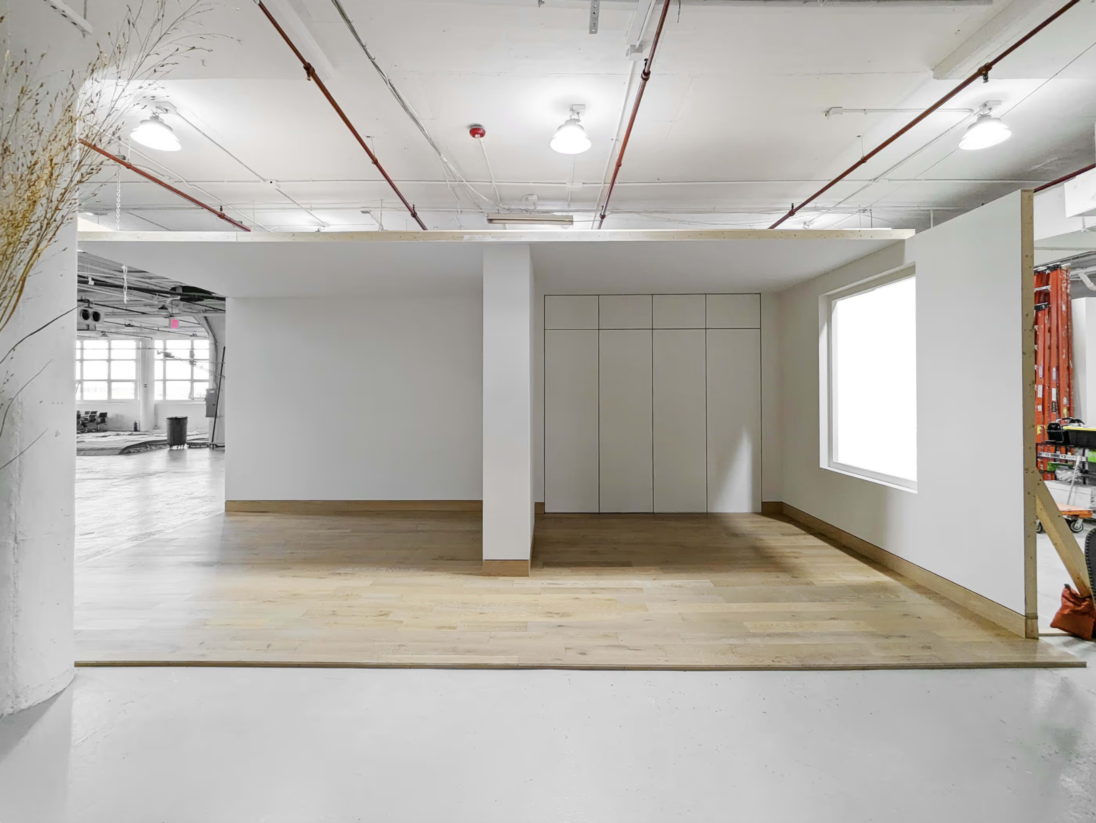 Pre-Built Set in Studio: Modern Apartment Image in Long Island City, Long Island City, NY