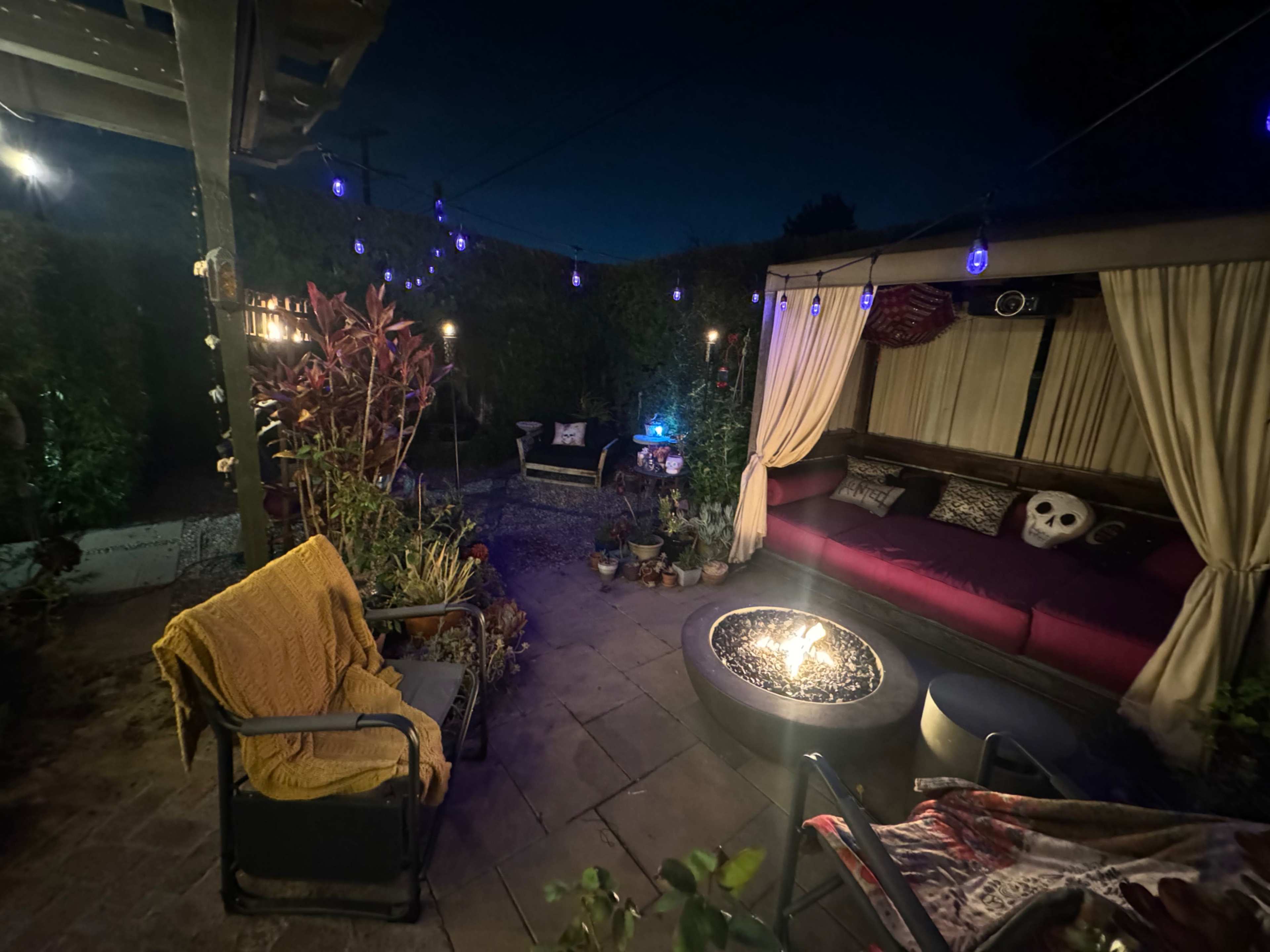 Beautiful artistic and mystical garden and backyard in Sherman Oaks, includes interior studio area as a lounge. Image in Sherman Oaks, Sherman Oaks, CA