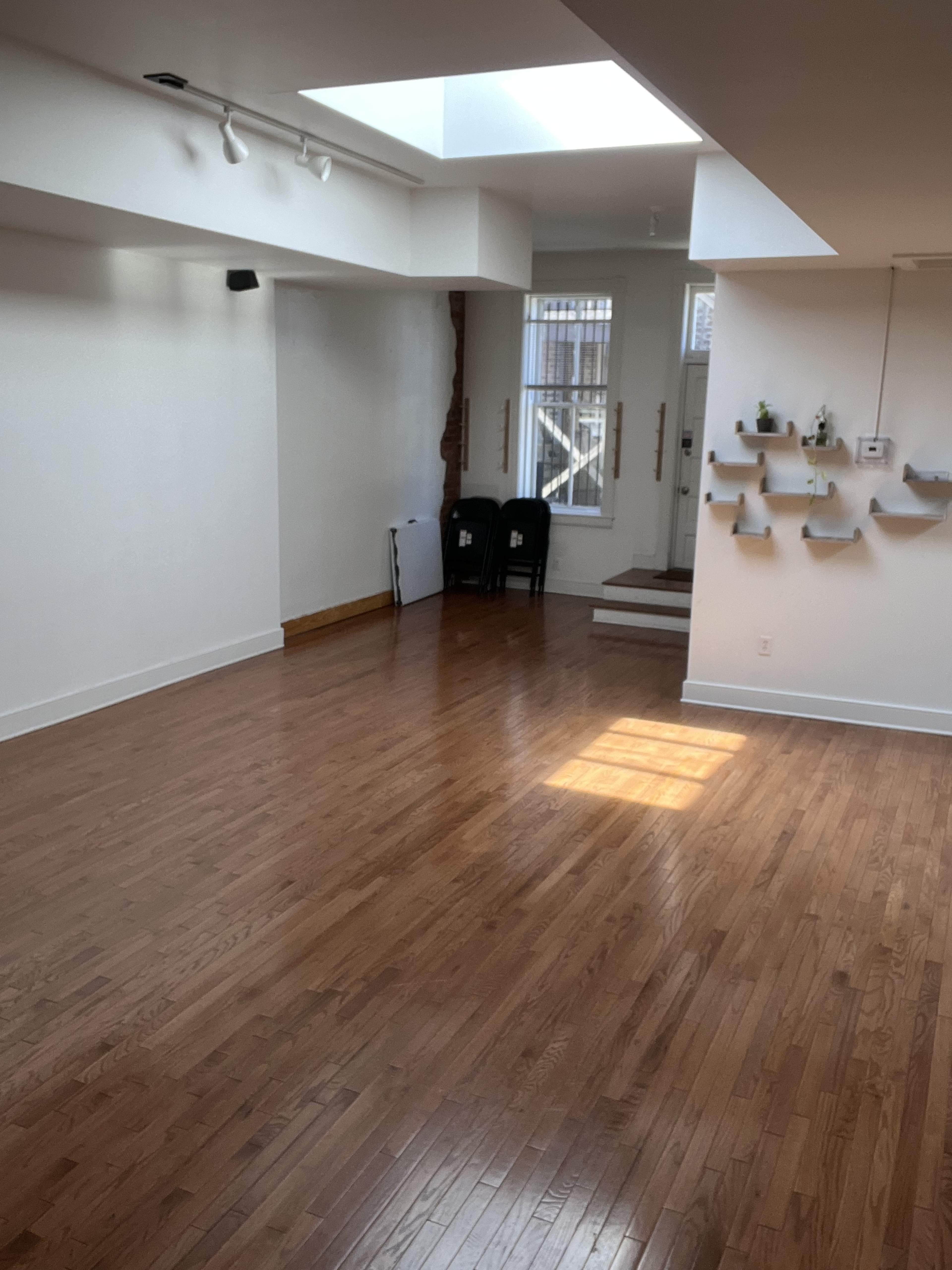 Downtown blank canvas (natural light) studio and/or event and/or meeting and/ or dance studio  space Image in Downtown, Richmond, VA