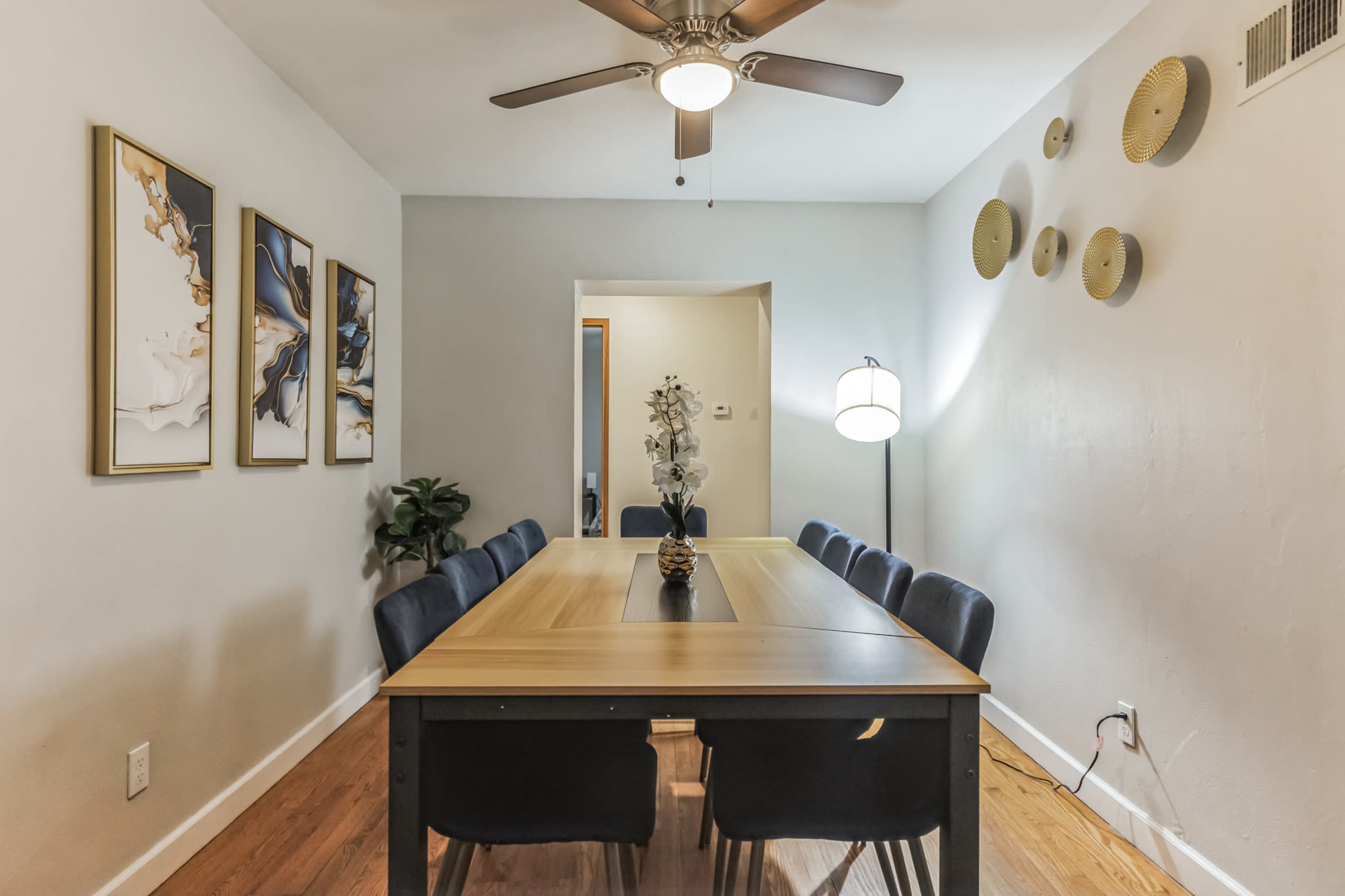Elegant 6-Bedroom Luxury Home in a Peaceful Parkside Neighborhood – Ideal for Retreats, Shoots & Small Gatherings Image in Ferguson Township, Saint Louis, MO