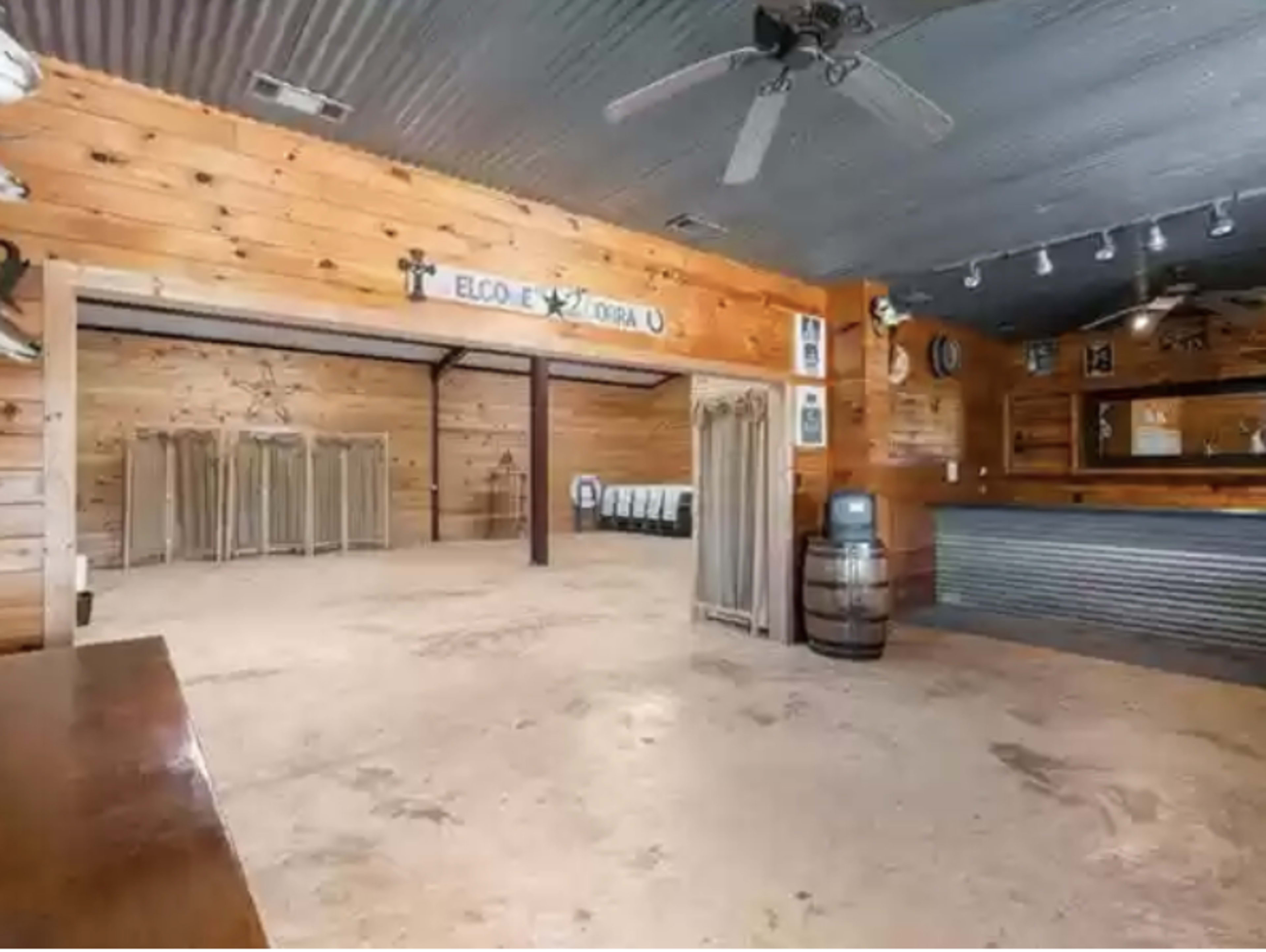 Charming Rustic Ranch Home Image in , Wills Point, TX