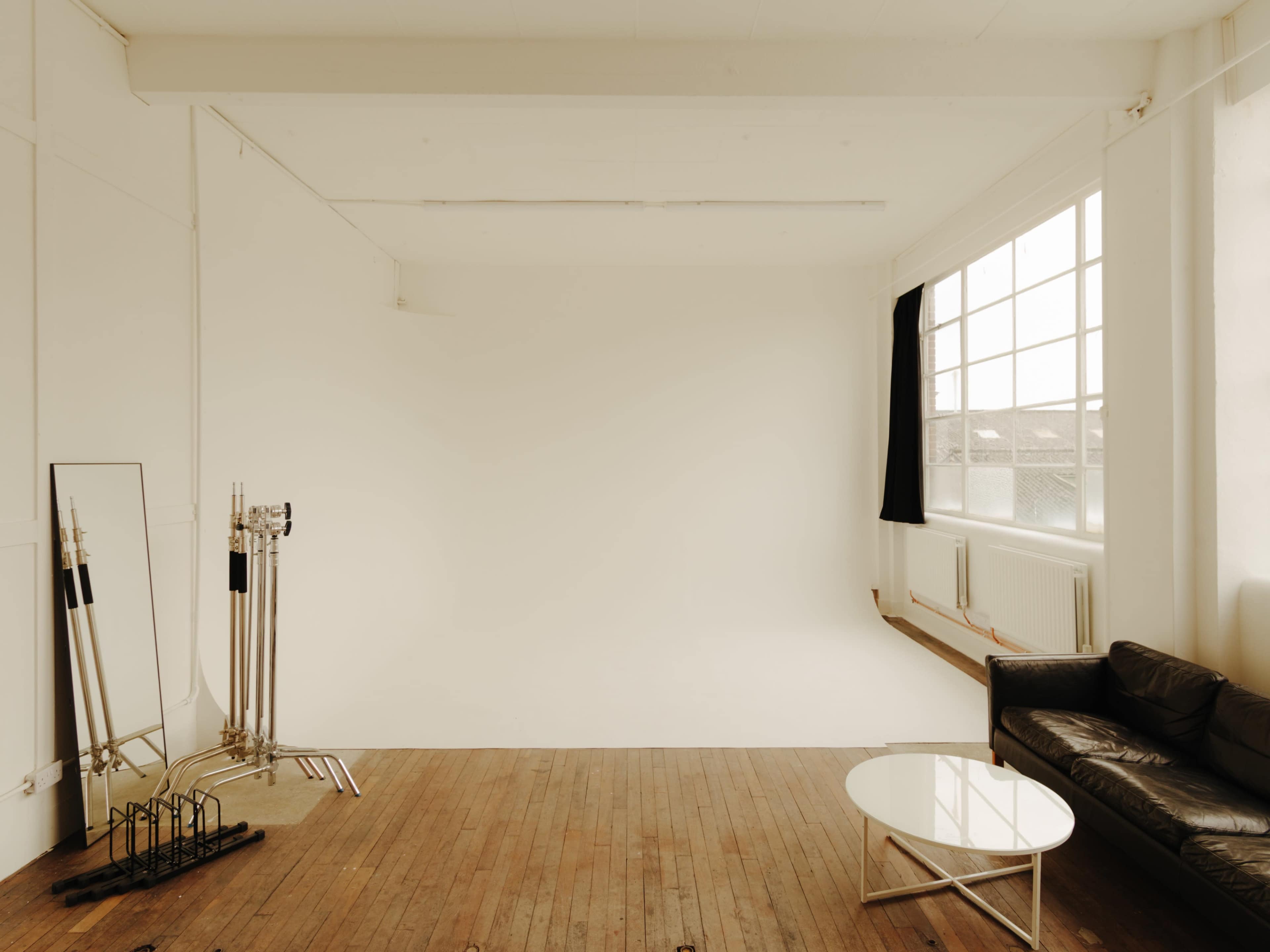 Daylight photography studio with infinity cove, Tottenham/Seven Sisters Image in Tottenham, London, ENG