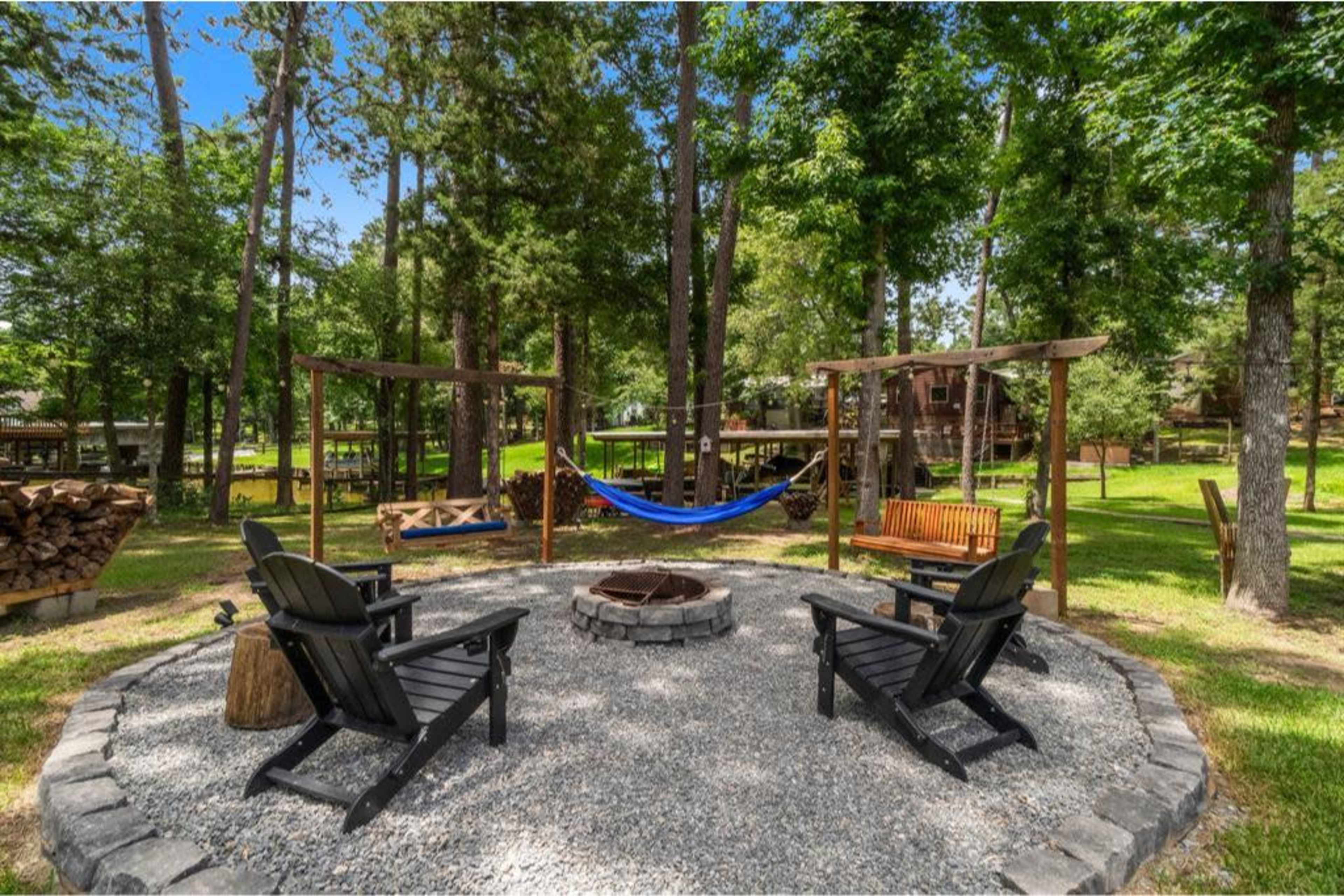 Lake Livingston Retreat + Firepit/Game Room Image in , Livingston, TX