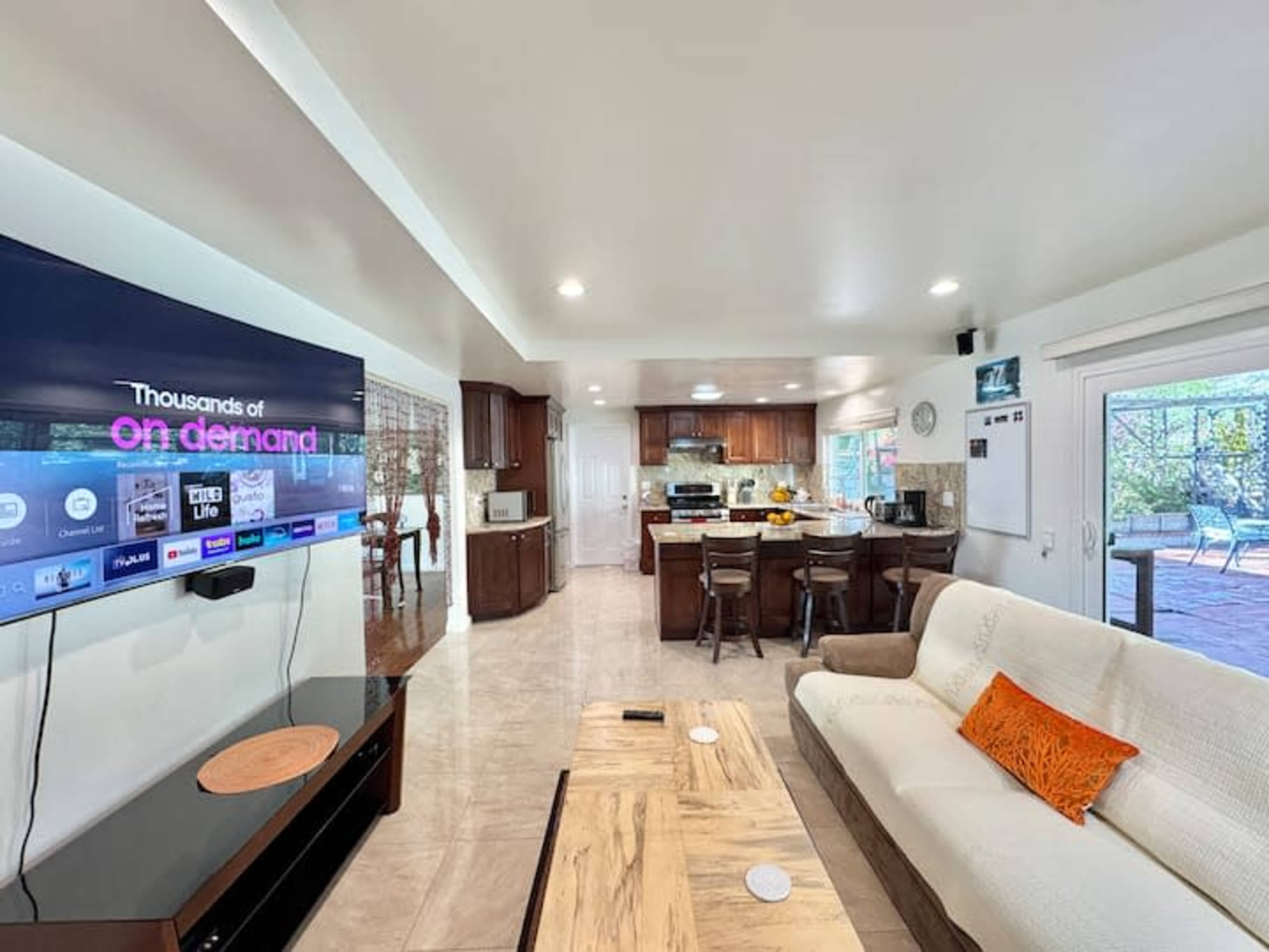 Serene Garden Retreat 4BR Elegant Interior Image in Thousand Oaks, Thousand Oaks, CA