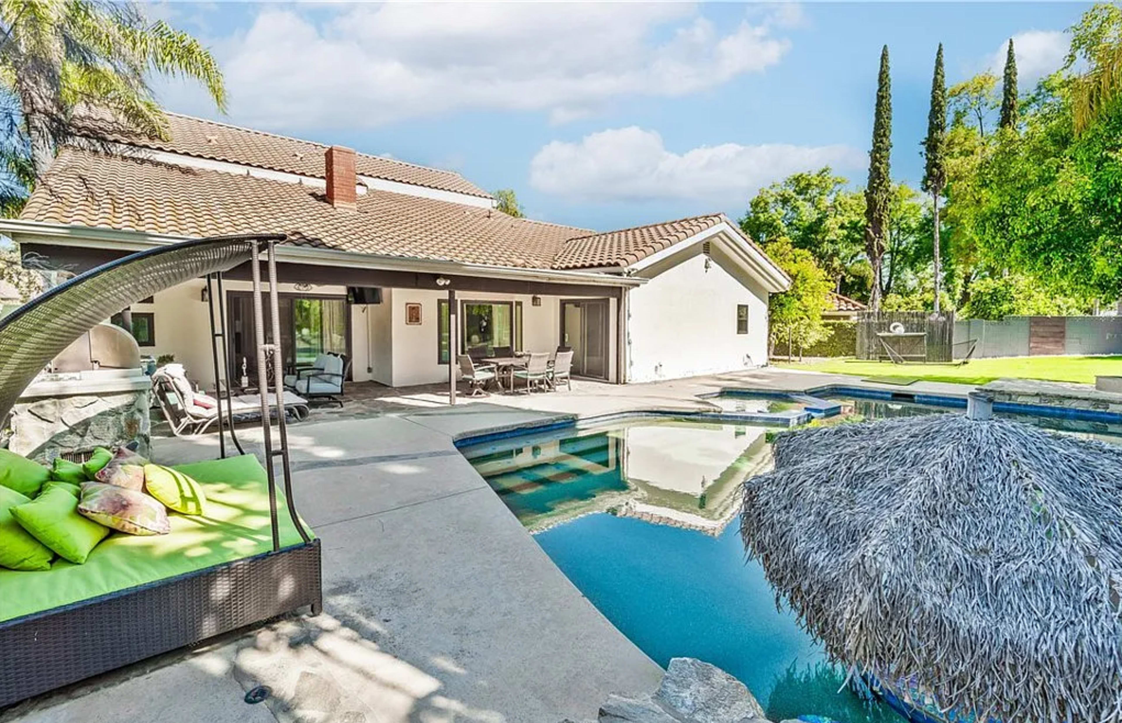 Beautiful home with pool & stunning backyard in Woodlandhills. Image in Woodland Hills, woodlandhills, CA
