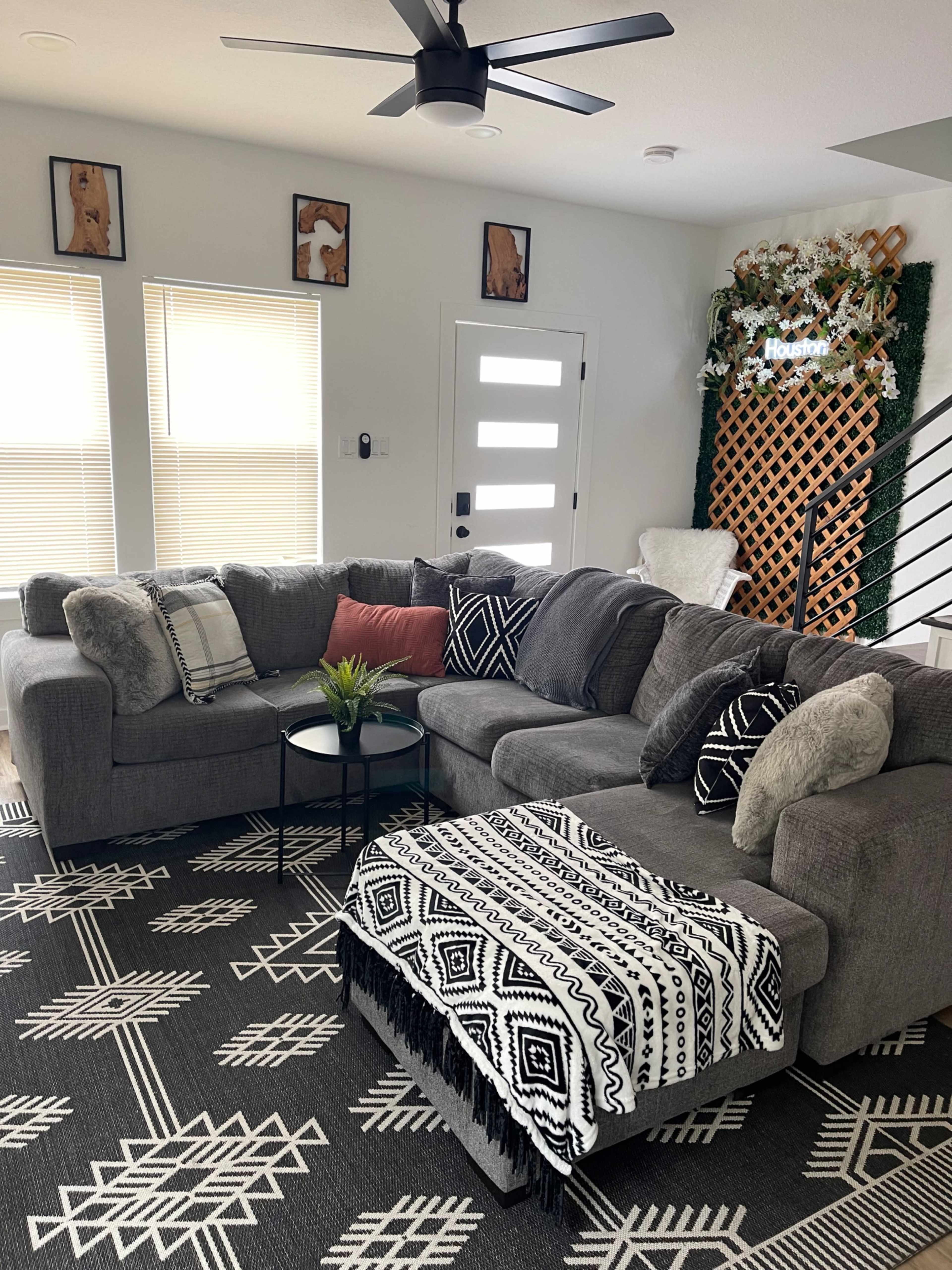 Cozy Rustic Townhouse Image in Northside, Houston, TX