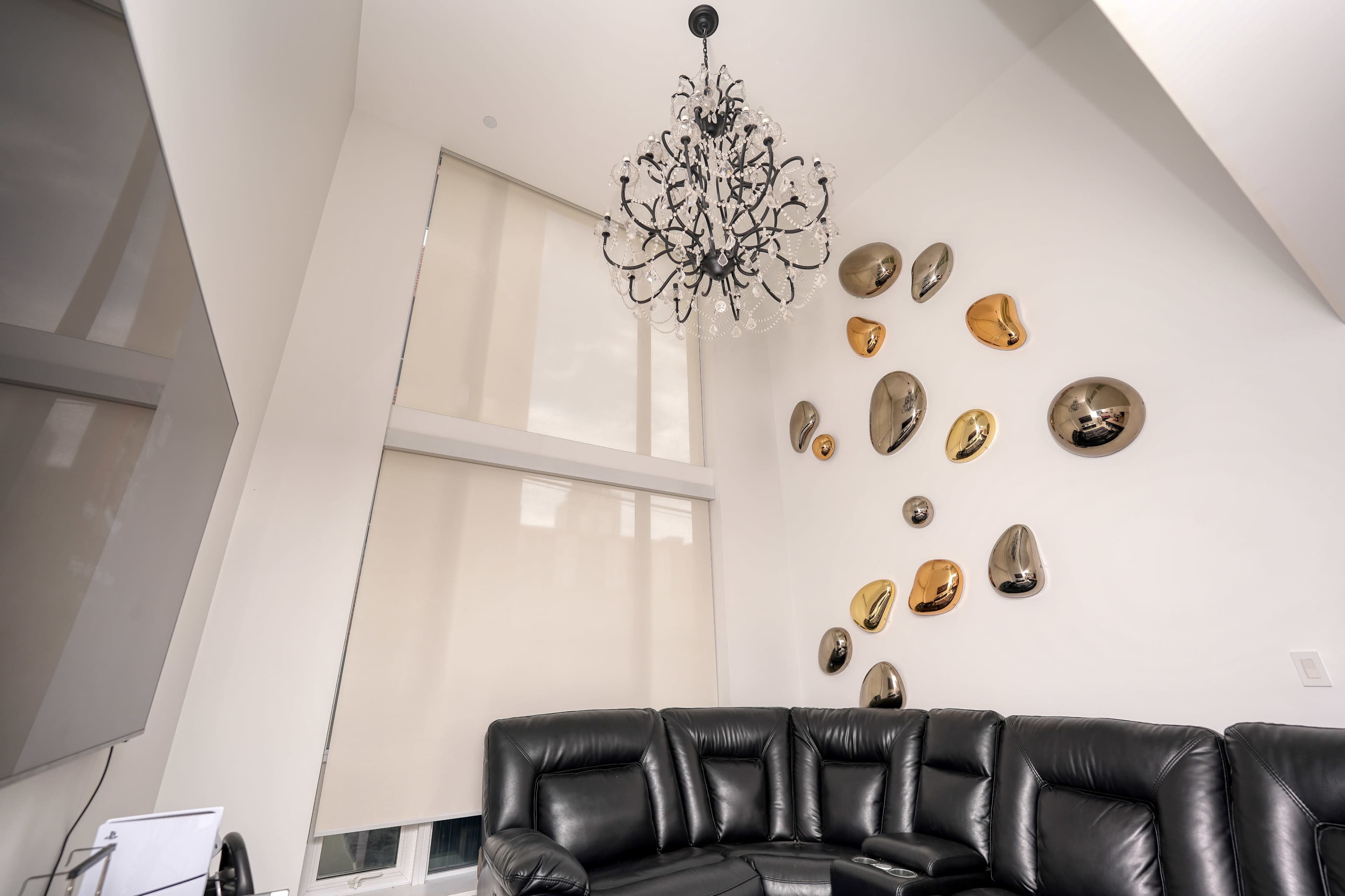 Elegant two level retreat with hot tub  views Image in Central Vancouver, vancouver, BC