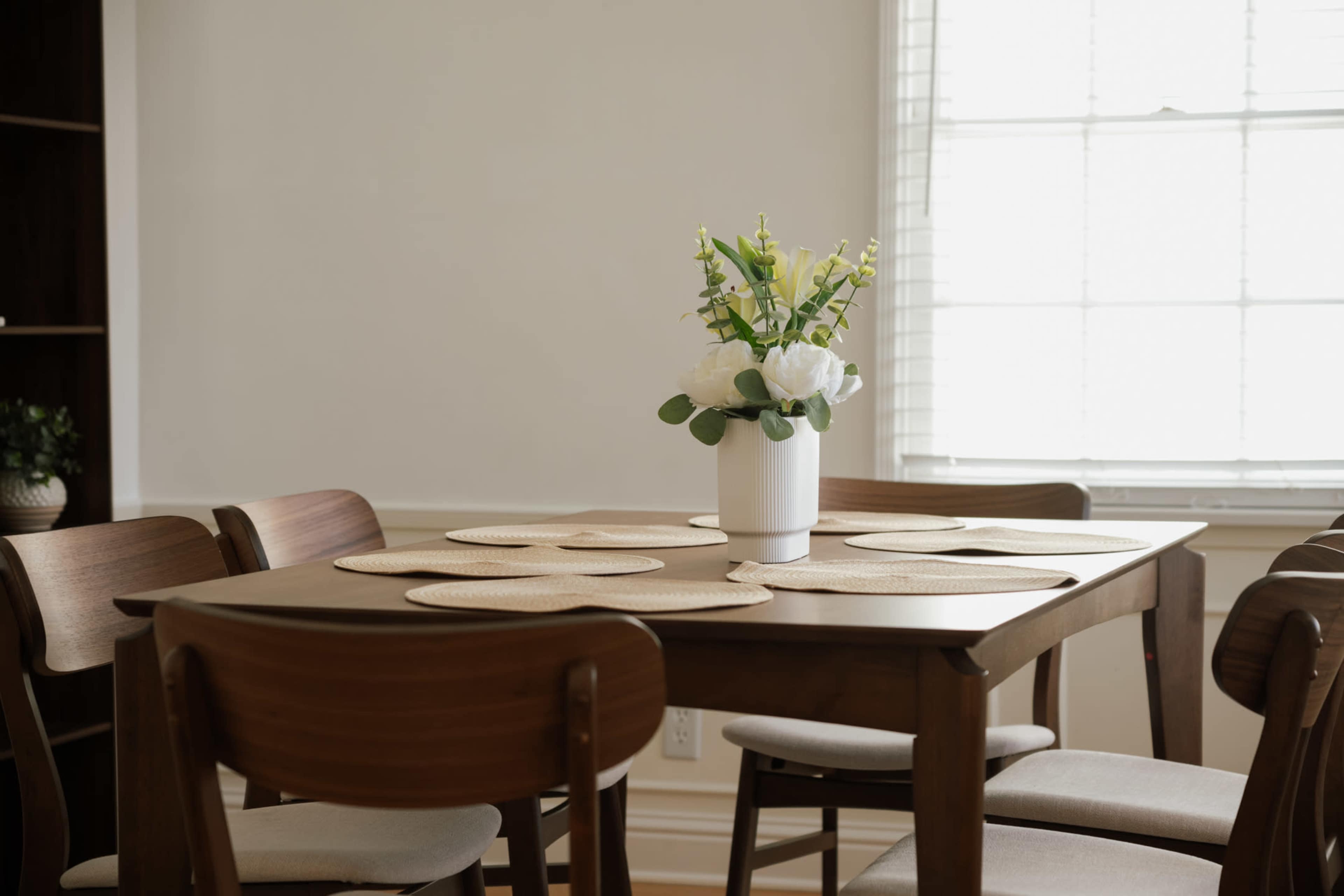 Aesthetic 4BR Home Minutes from UCLA Campus Image in Westwood, Los Angeles, CA