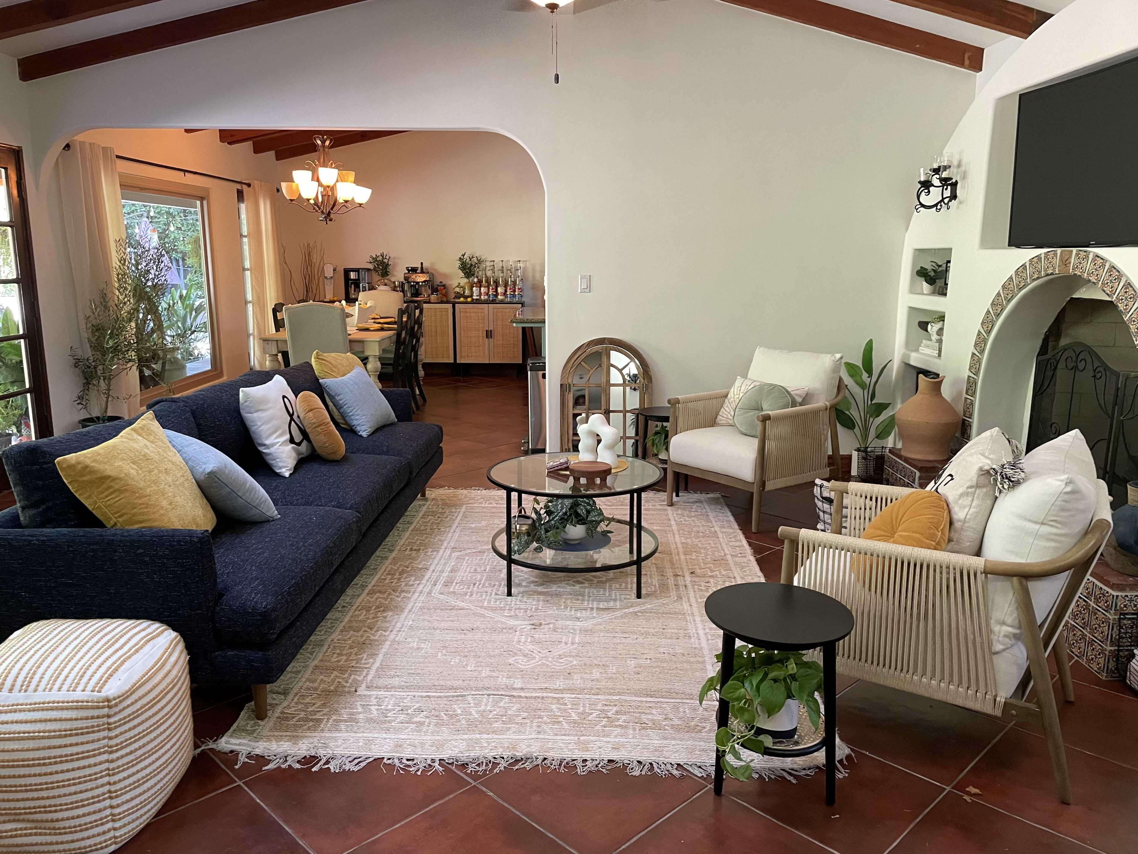 Mediterranean in the Valley with high ceilings Image in Valley Glen, Valley Glen, CA