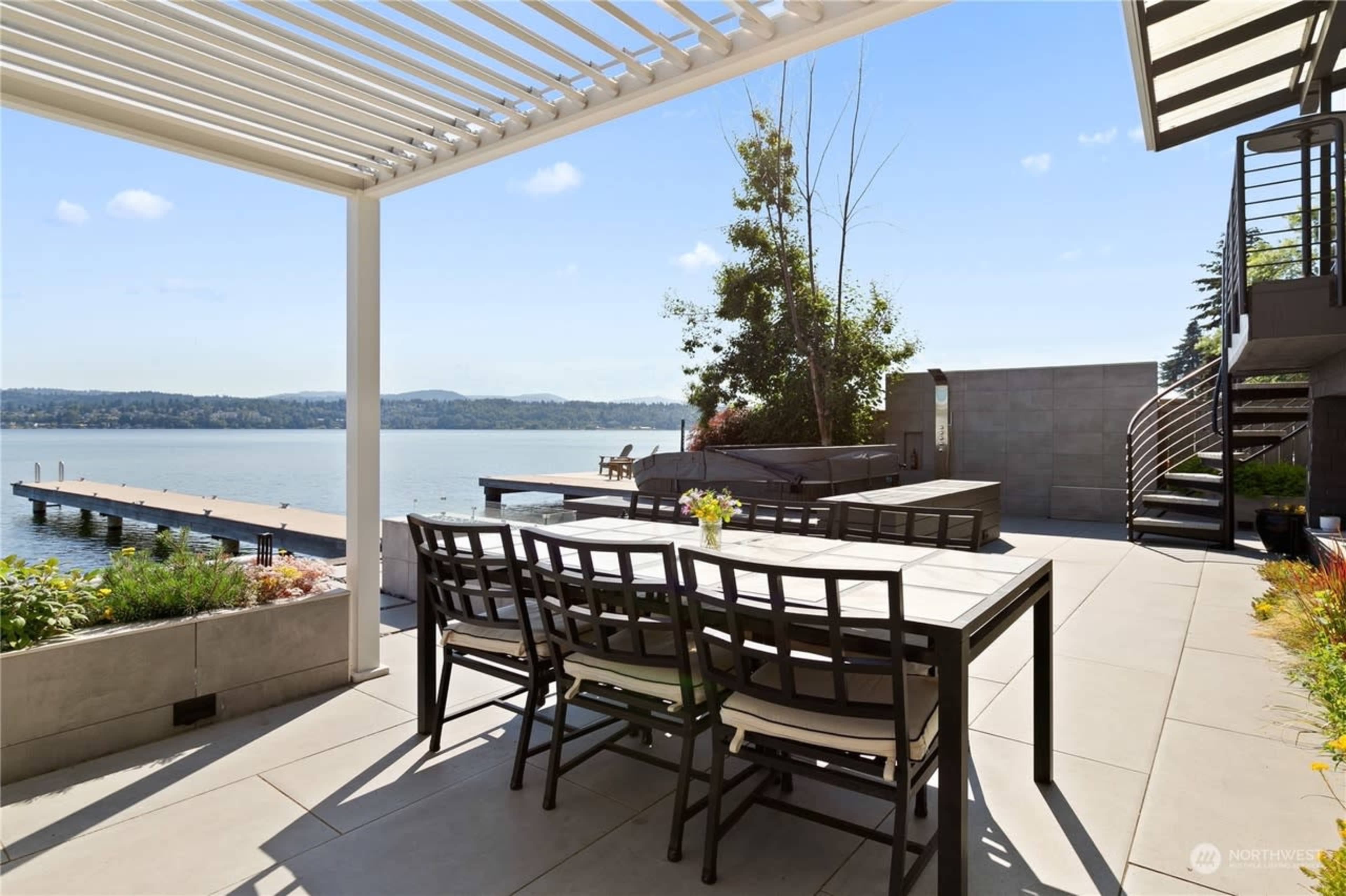 Lakeside retreat! Image in Bryn Mawr-Skyway, Seattle, WA