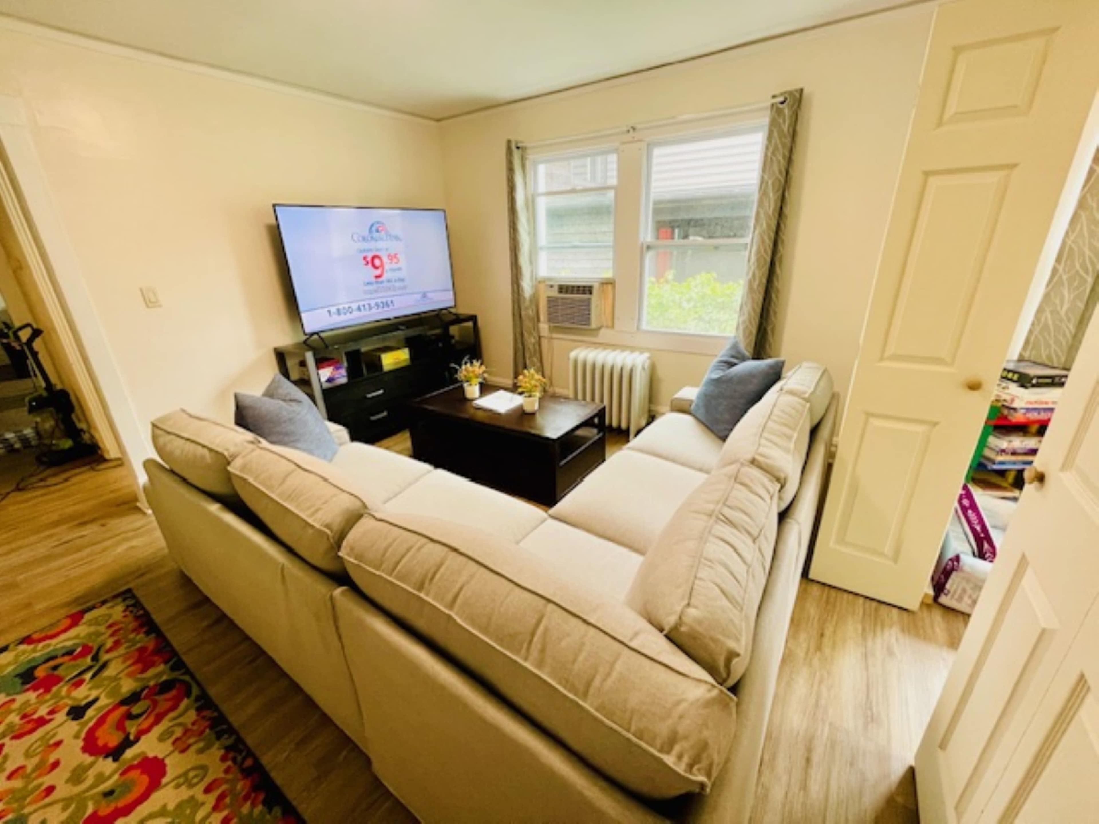 Two bedroom apartment in the heart of Evanston Image in Evanston, Evanston, IL