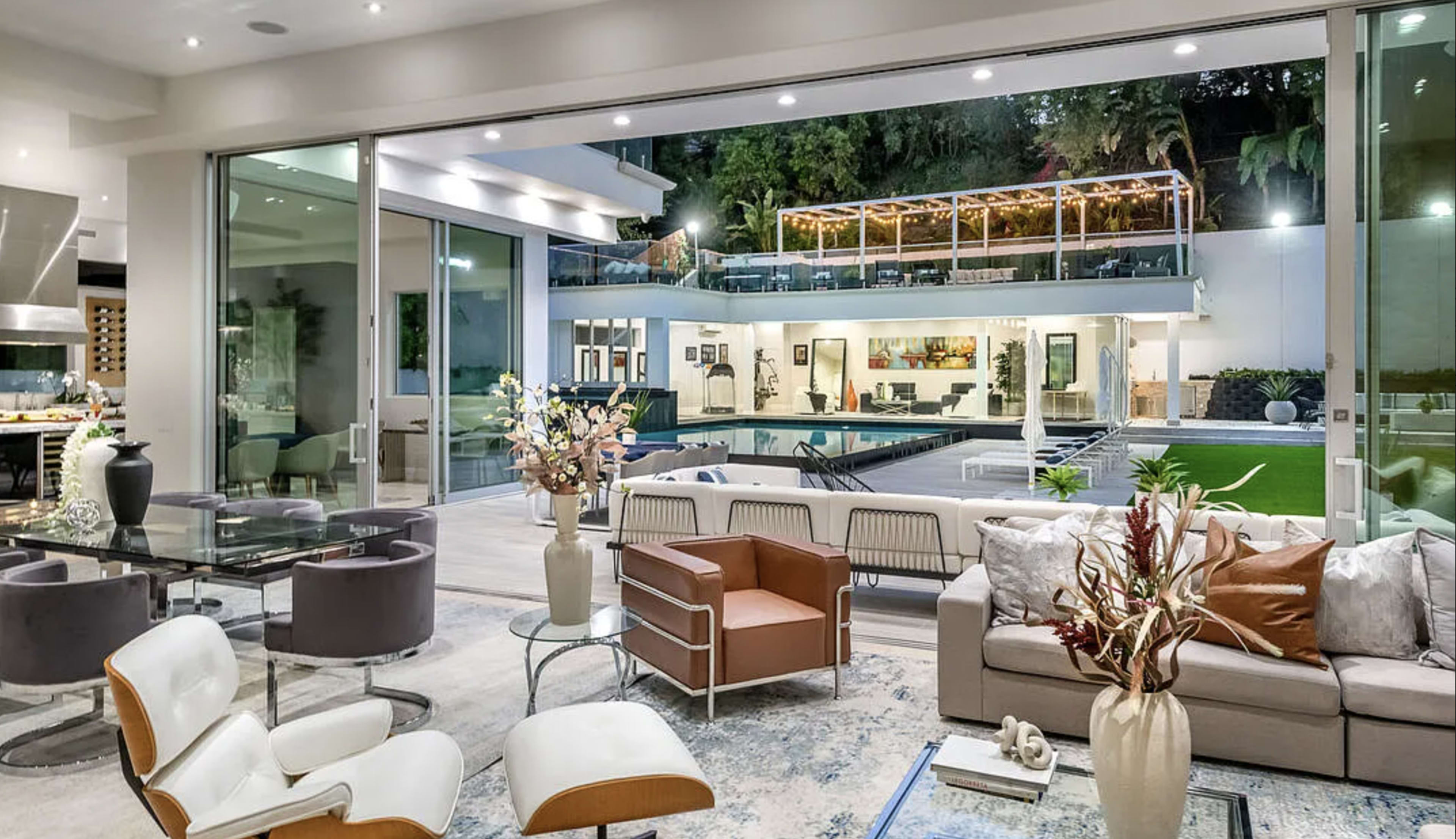 DESIGNER MODERN HOME WITH OPEN LAYOUT & POOL Image in Encino, Los Angeles, CA