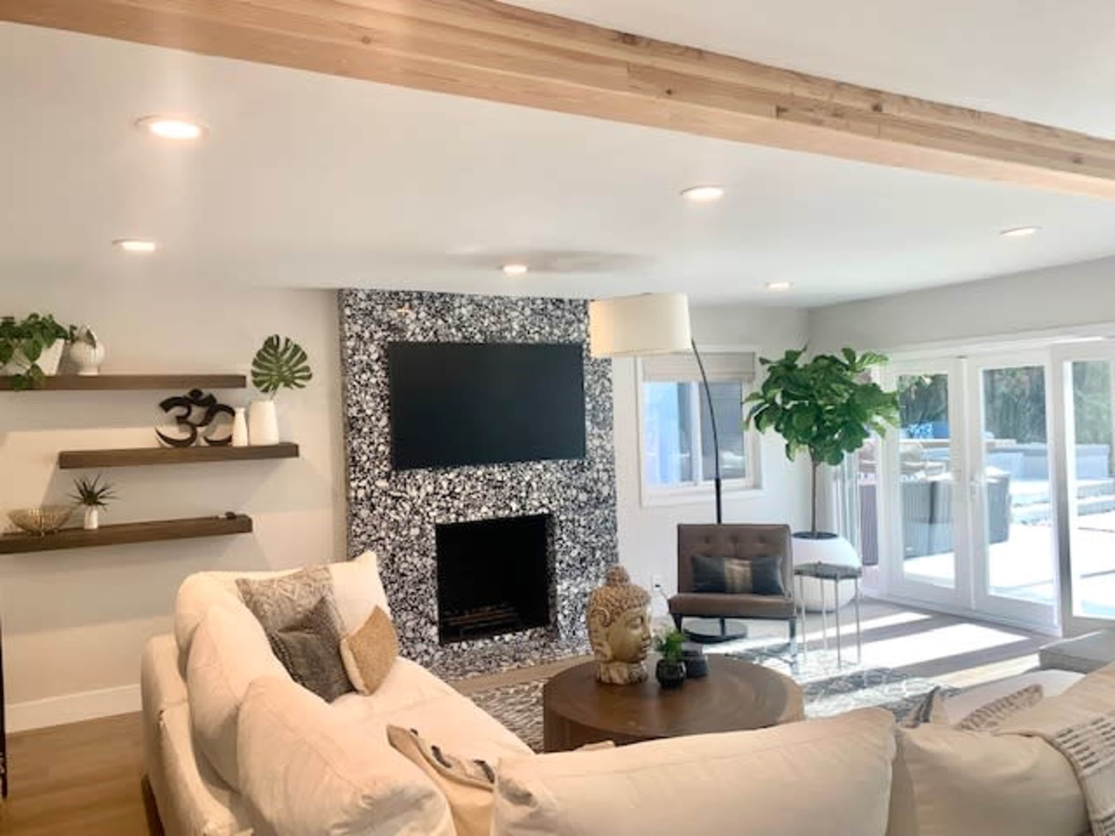 Tropical Modern Home with Entertainers Paradise Backyard Image in Encinitas, Encinitas, CA