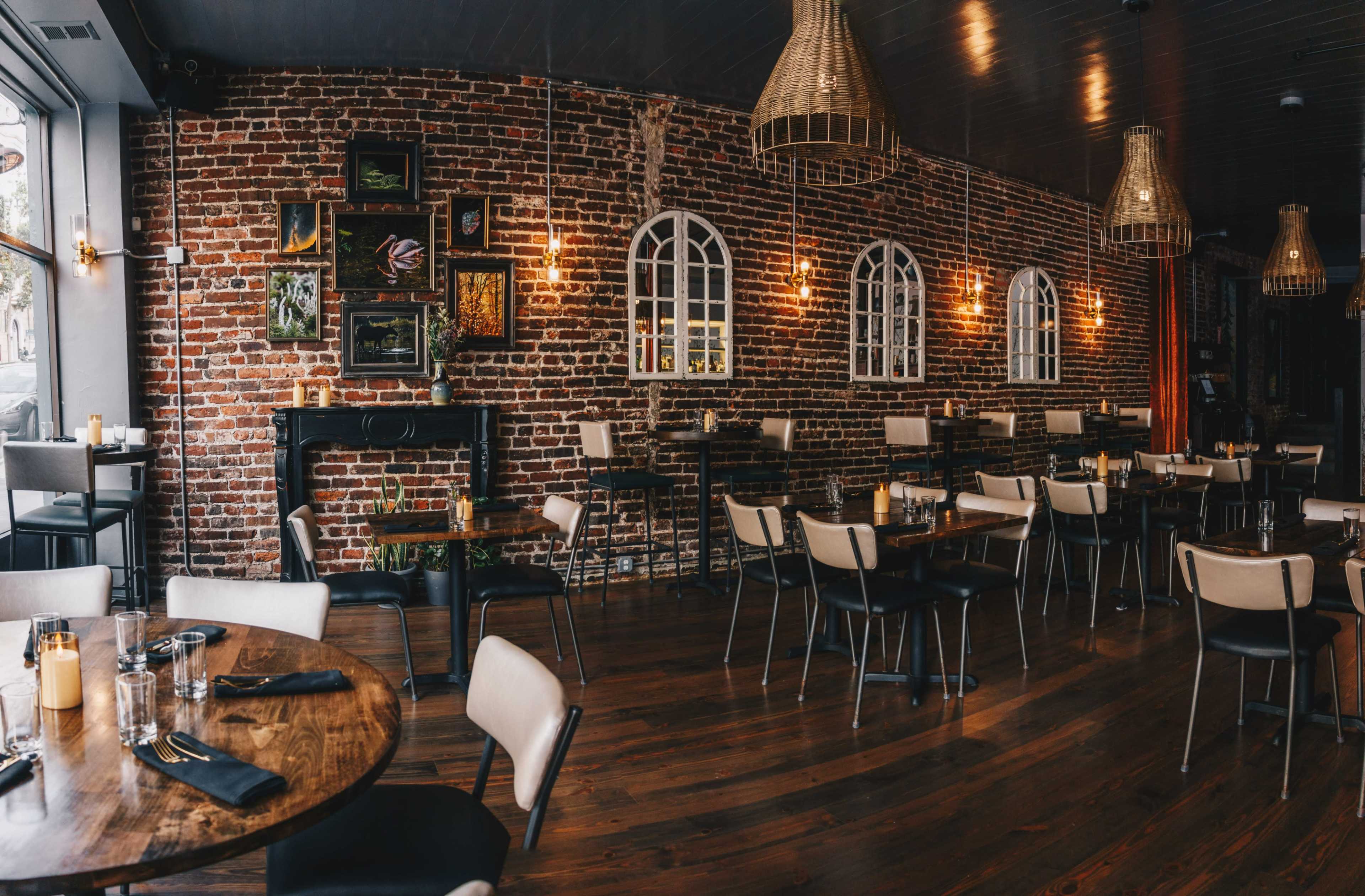 A cozy restaurant with a loft-style design Image in Lower Nob Hill, San Francisco, CA
