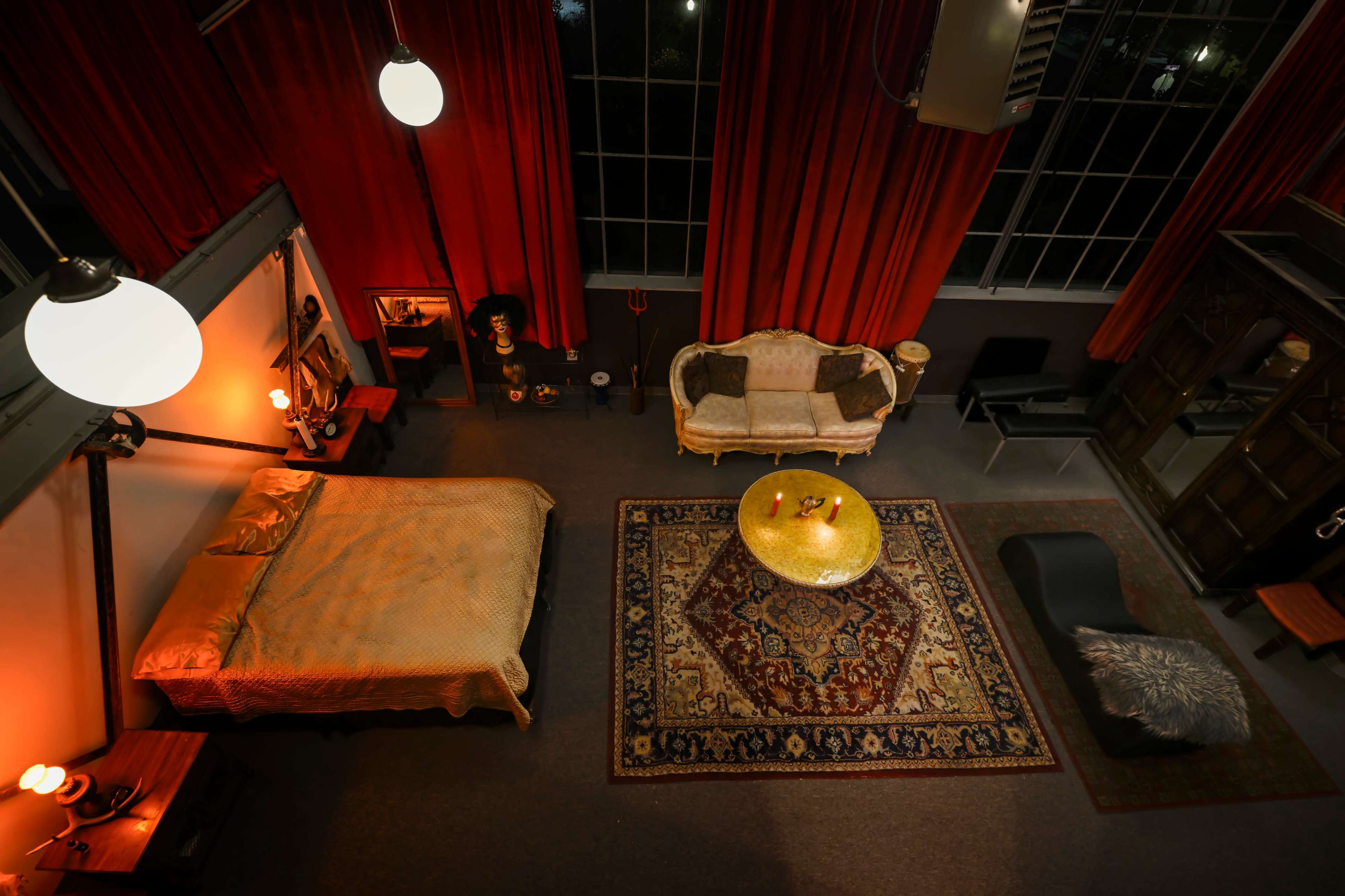Vintage Luxury Boudoir studio with panoramic windows and multiple sets Image in Emeryville, Emeryville, CA