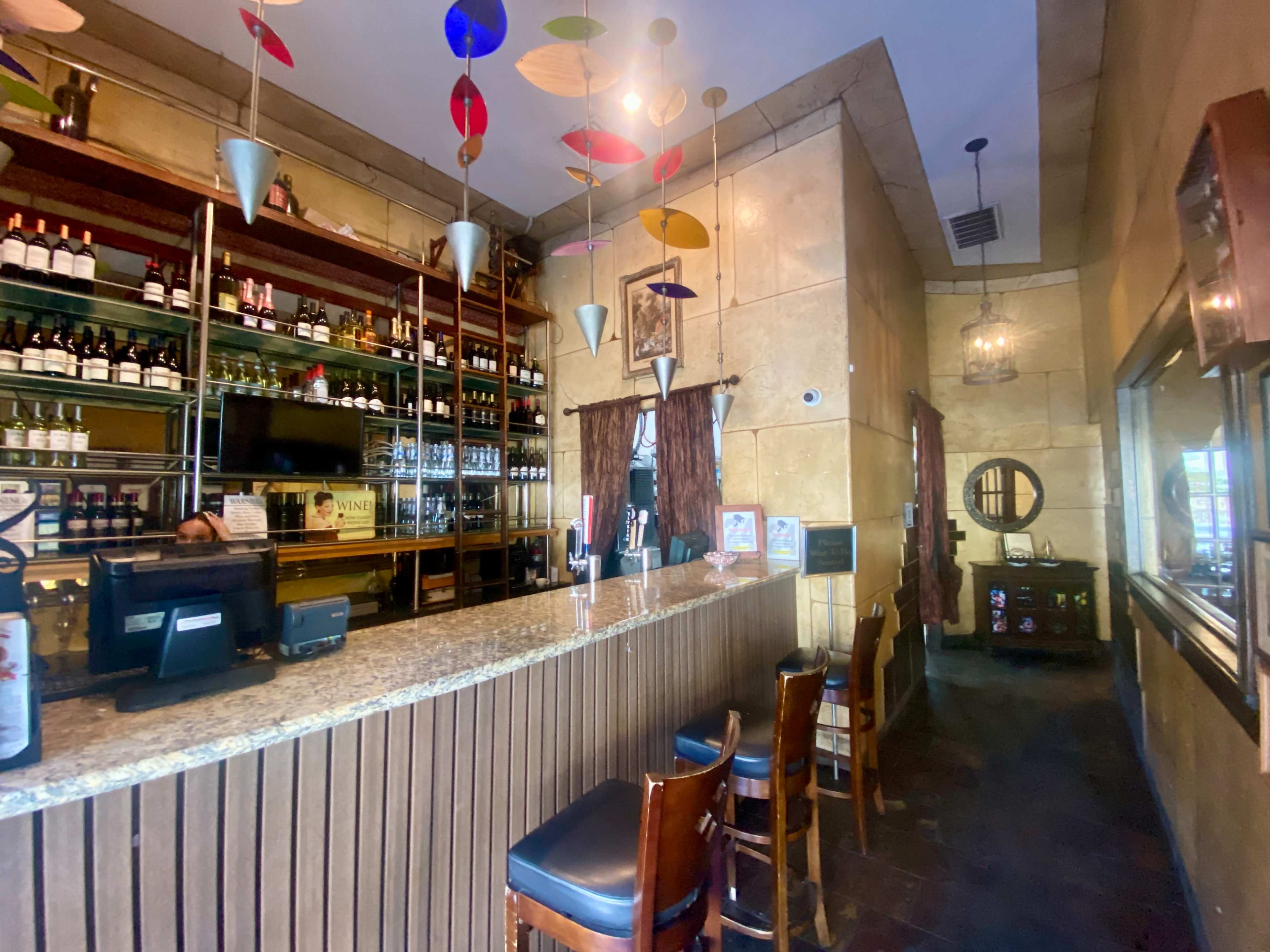 Beautiful Italian Restaurant and Bar Image in Citrus Grove, Glendale, CA