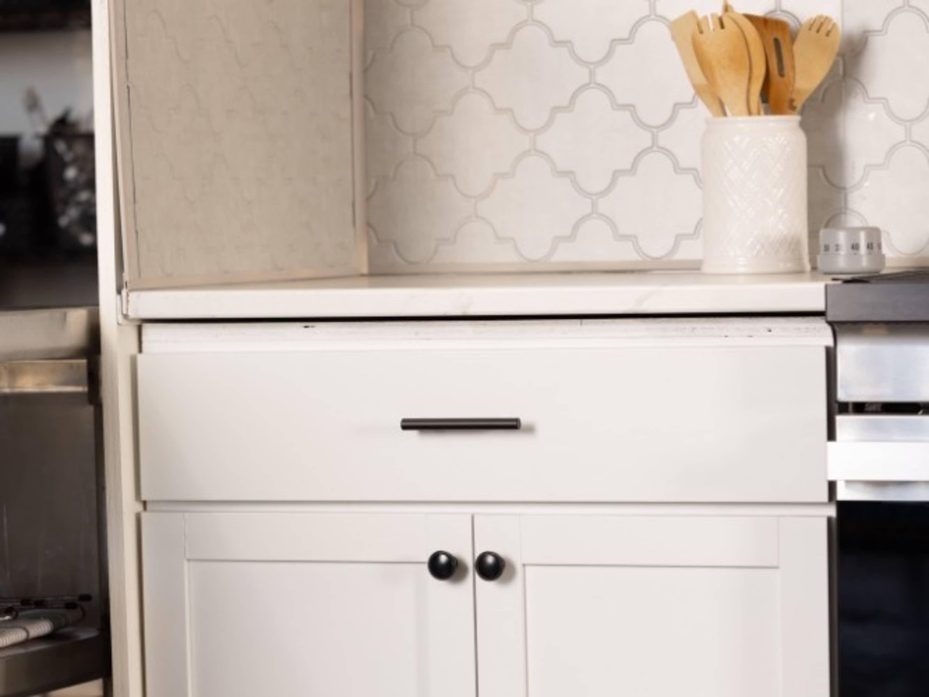 One change of cabinet hardware in Dynamic Kitchen