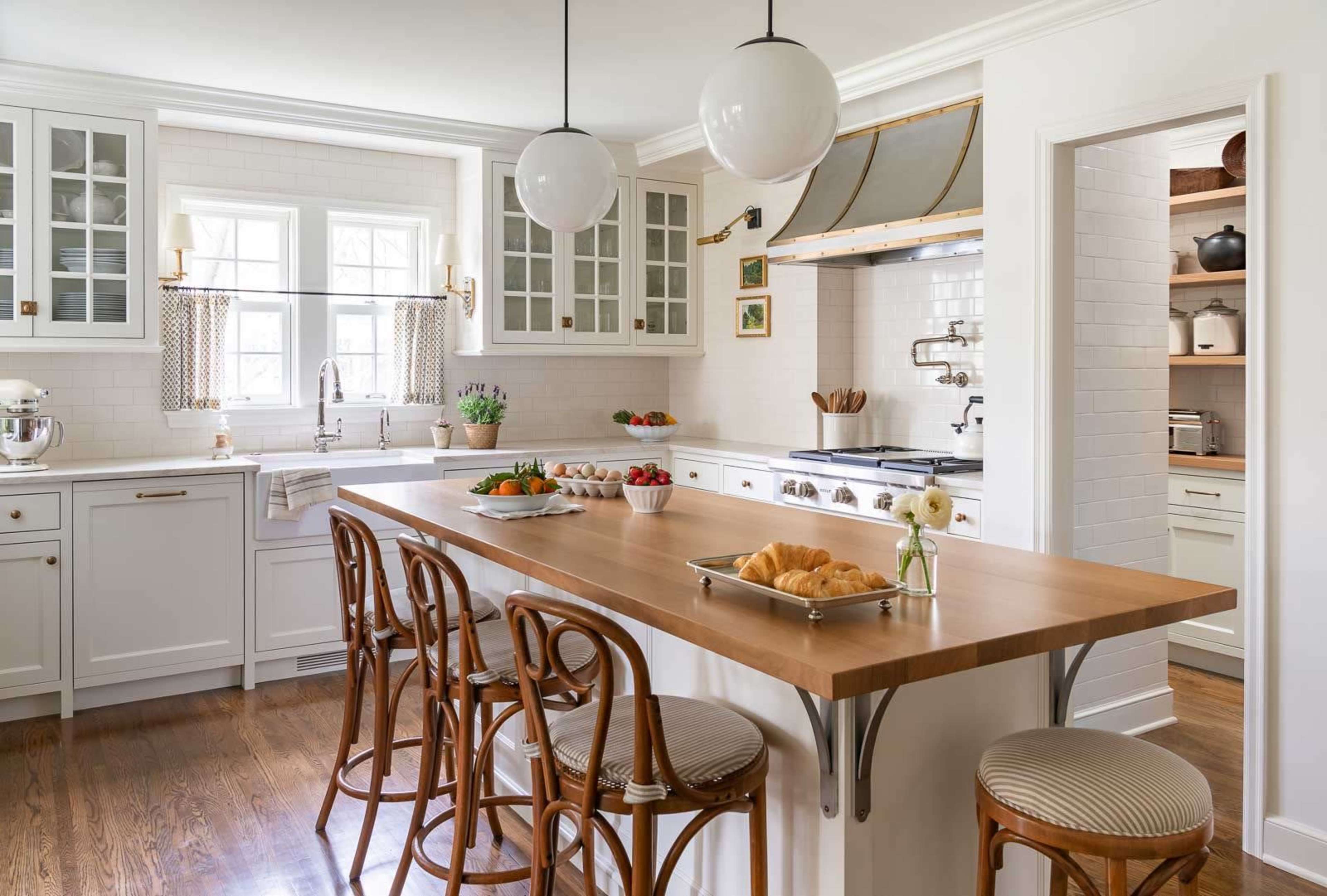 1940s Cape Cod with Freshly Renovated Traditonal Finishes Image in Arden Park, Minneapolis, MN