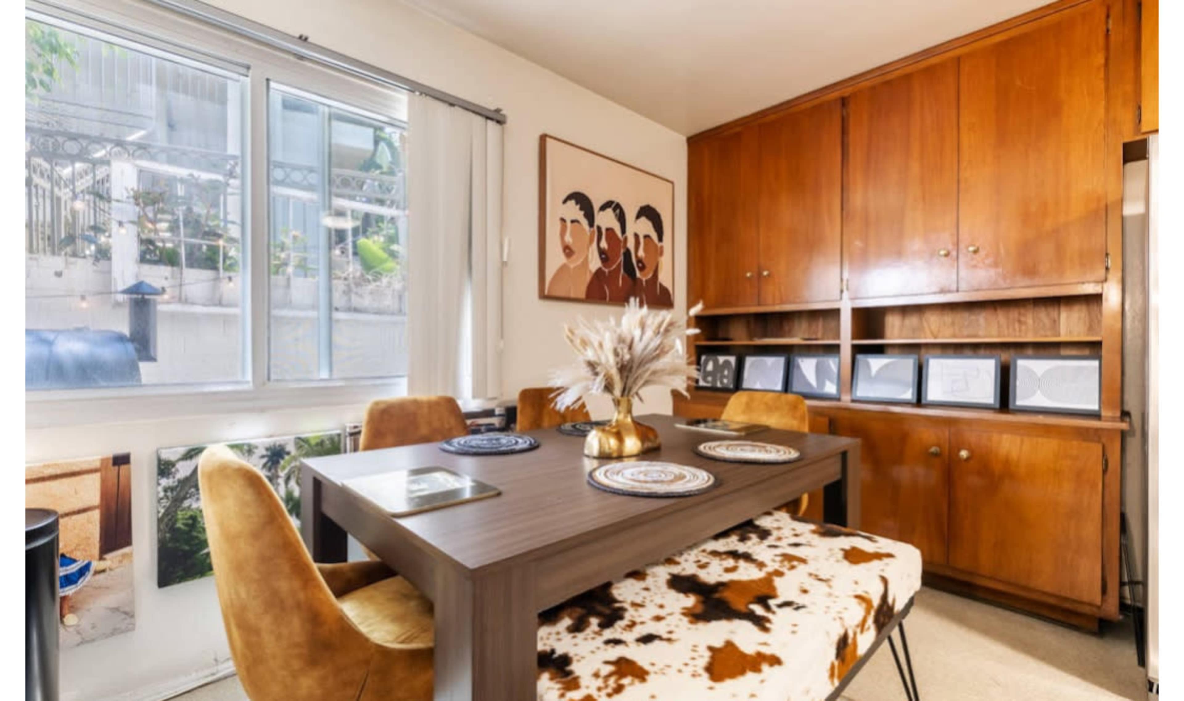 Mid-Century Urban Chic Image in Playa Del Rey, Los Angeles, CA